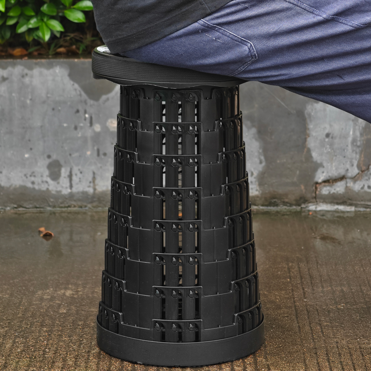 伸ばせばしっかりとしたイスになるので外出時に重宝する