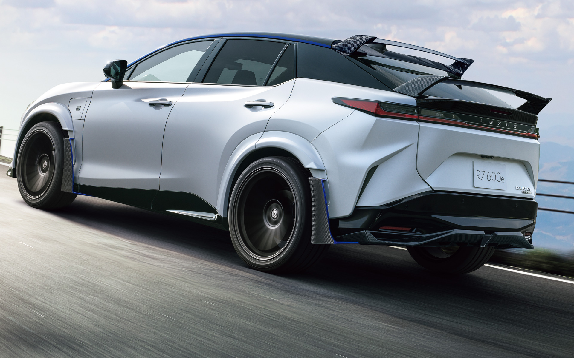 システム出力を向上させたほか、空力配慮が特徴的なバッテリEV「RZ」の特別仕様車「RZ600e“F SPORT Performance”」