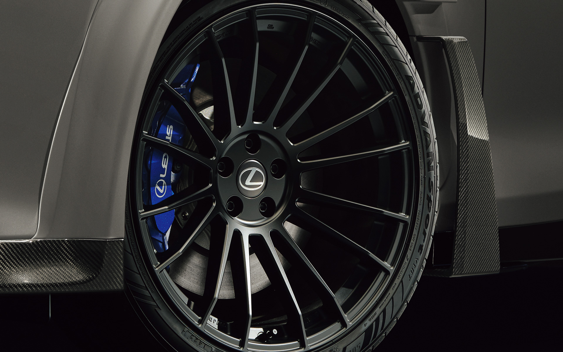 特別仕様車21インチアルミホイール（ENKEI製マットブラック塗装）