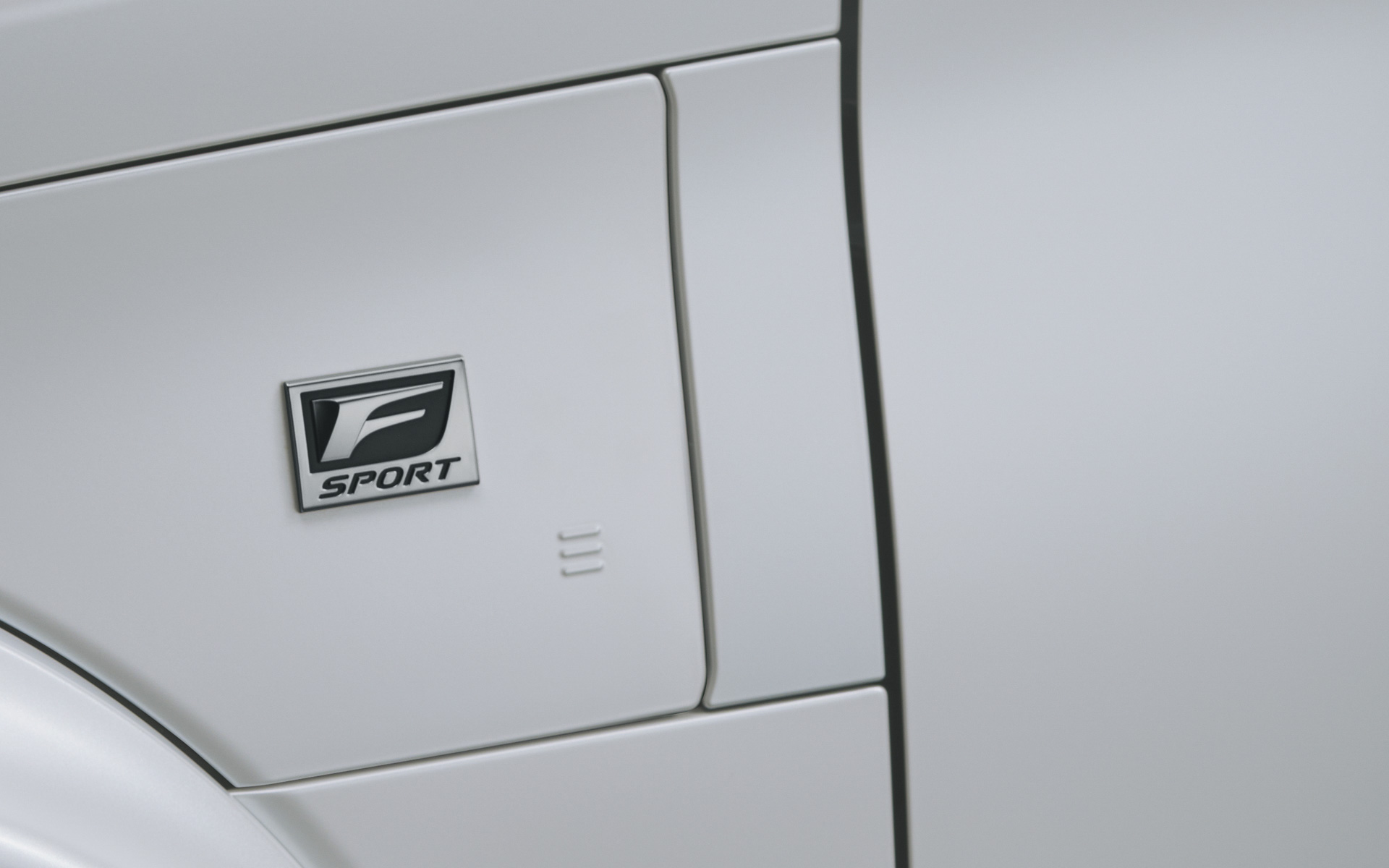 “F SPORT  Performance”バッヂ