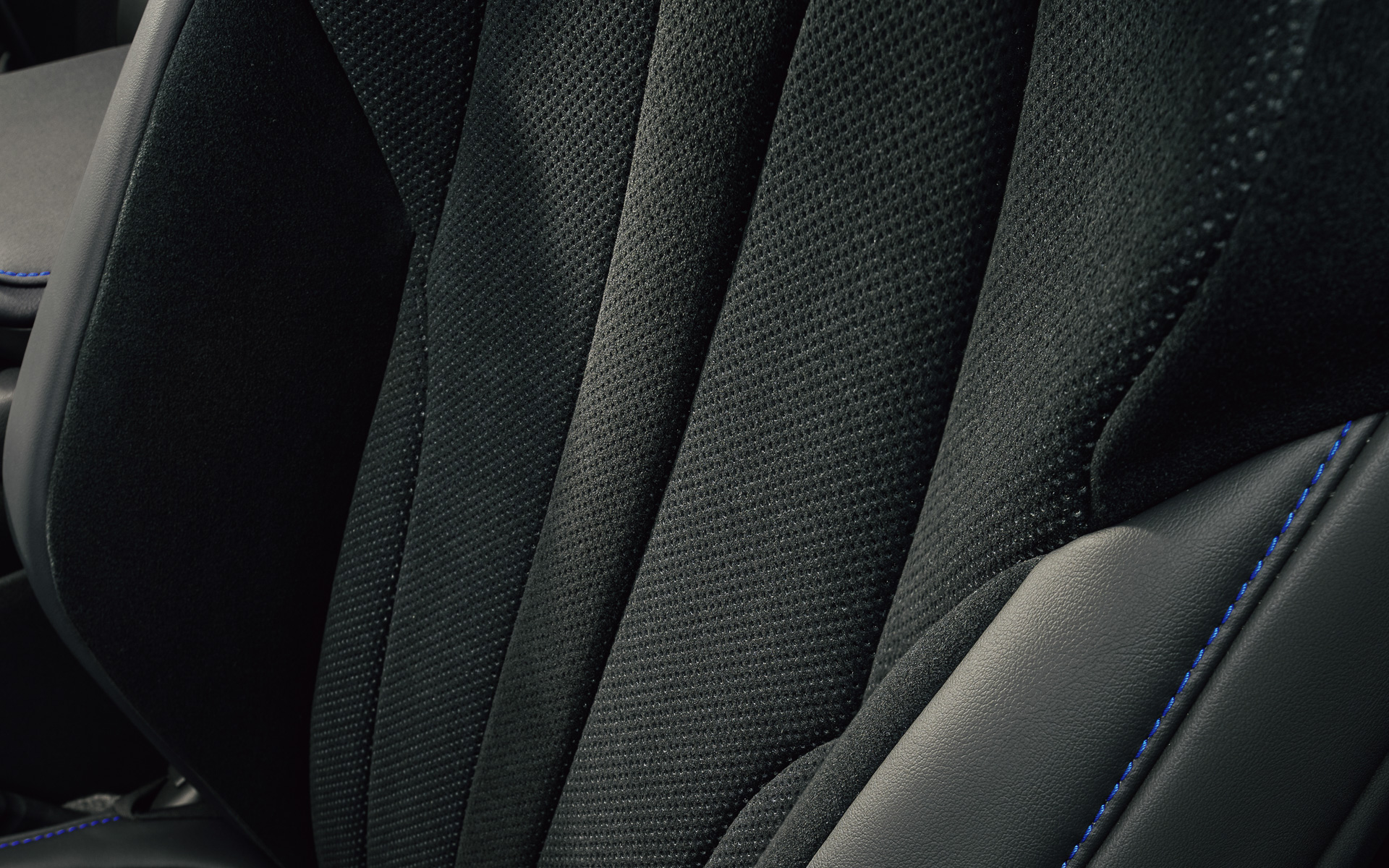 ウルトラスエード（特別仕様車ブラック＋ブルーステッチ）