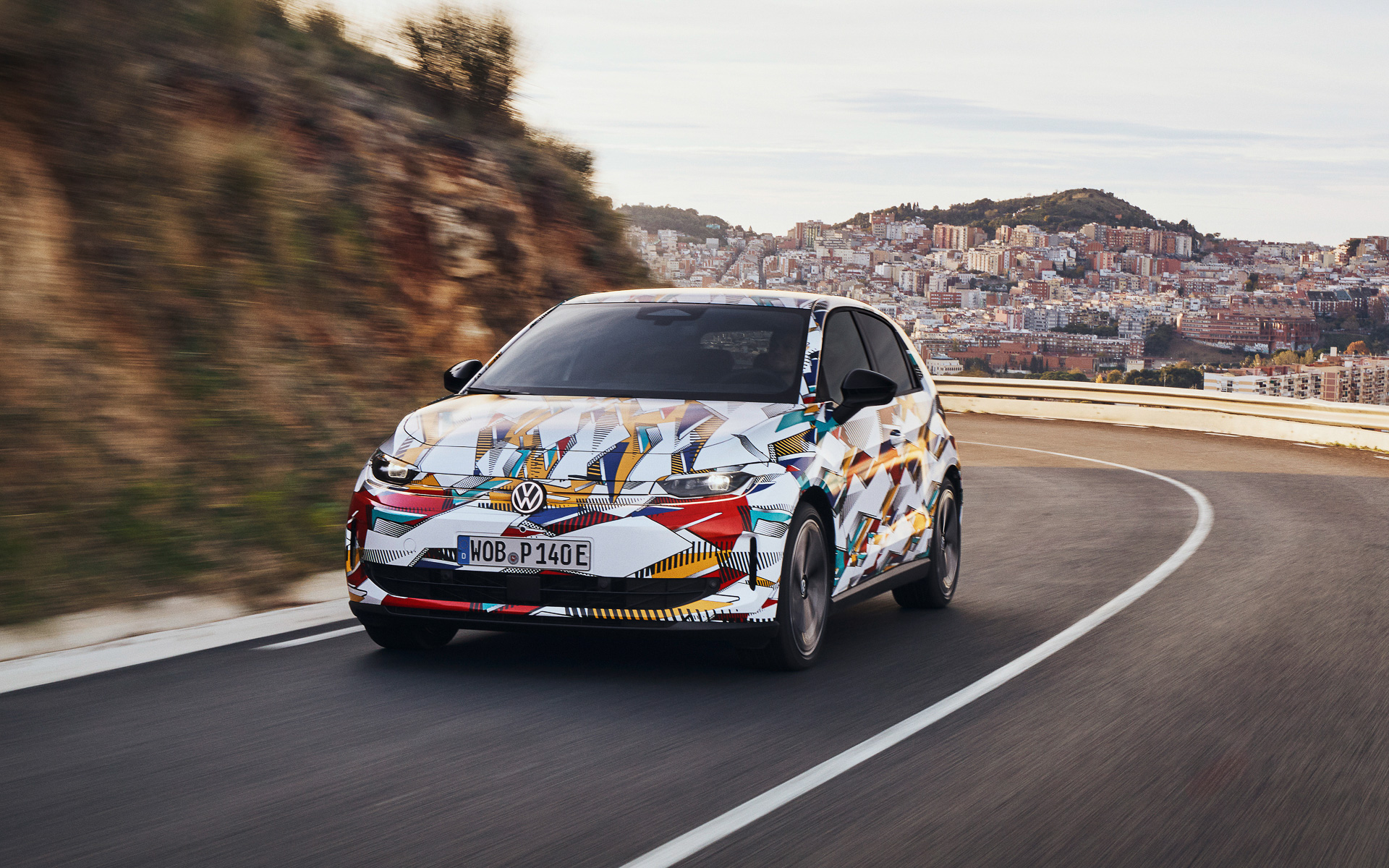 2026年春のデビュー時は85kW（116PS）、99kW（135PS）、155kW（211PS）の3バージョンを設定し、さらに166kW（226PS）仕様のID.ポロ GTIも用意する