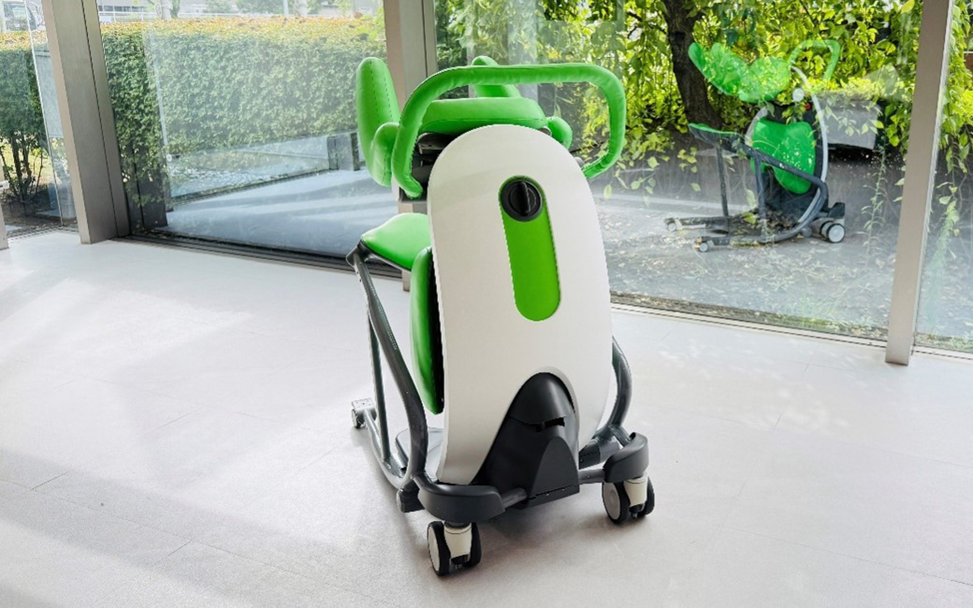 移乗機構付き車いす「リフミィ」