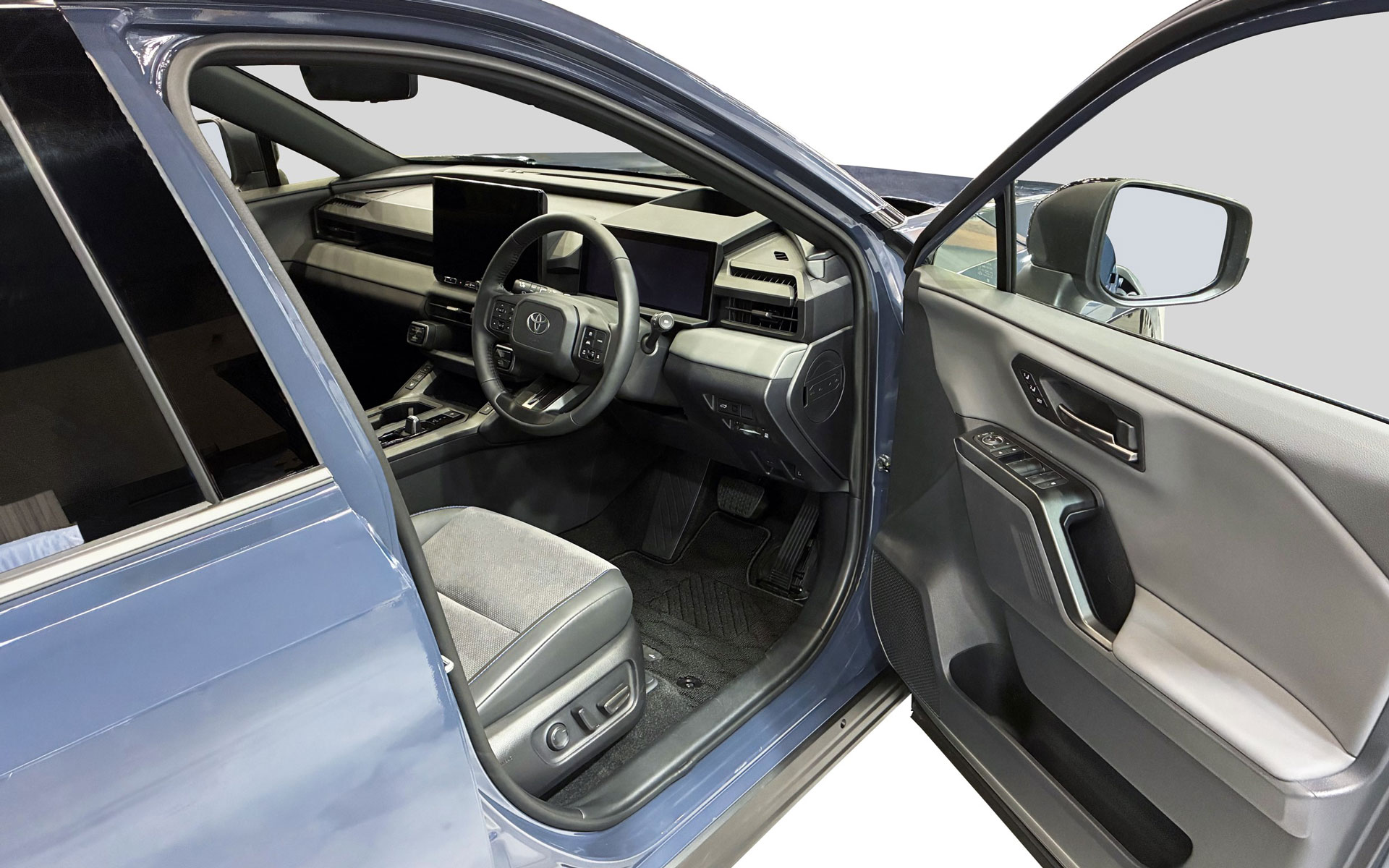 新型RAV4のウェザーストリップにゴムのリサイクル材が用いられた