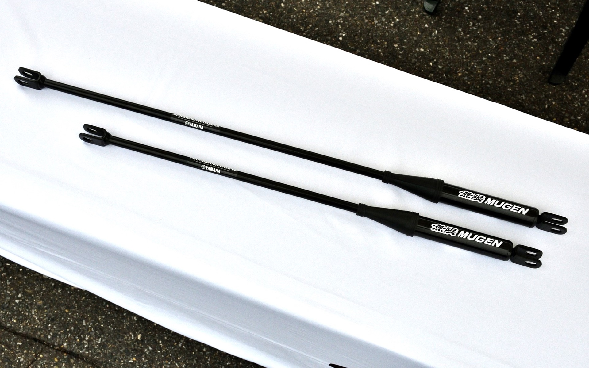 パフォーマンスダンパーは14万3000円