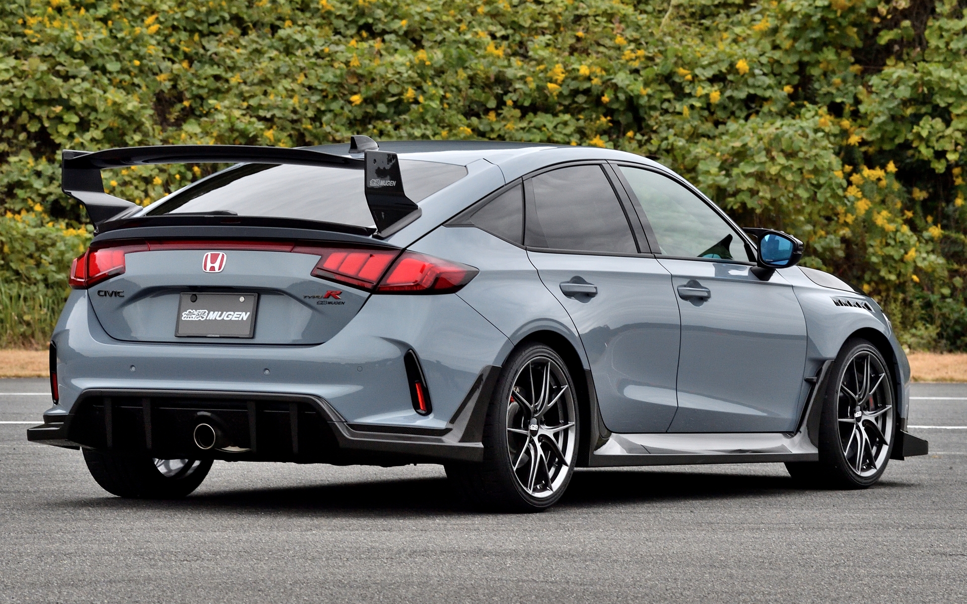 LEDテールライトは16万5000円