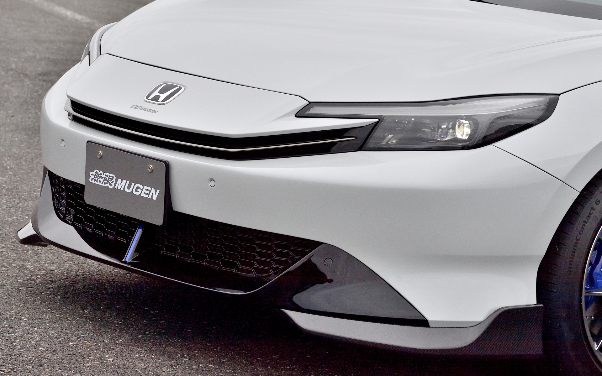 カーボンフロントアンダースポイラーは価格未定（2026年年初発売予定）