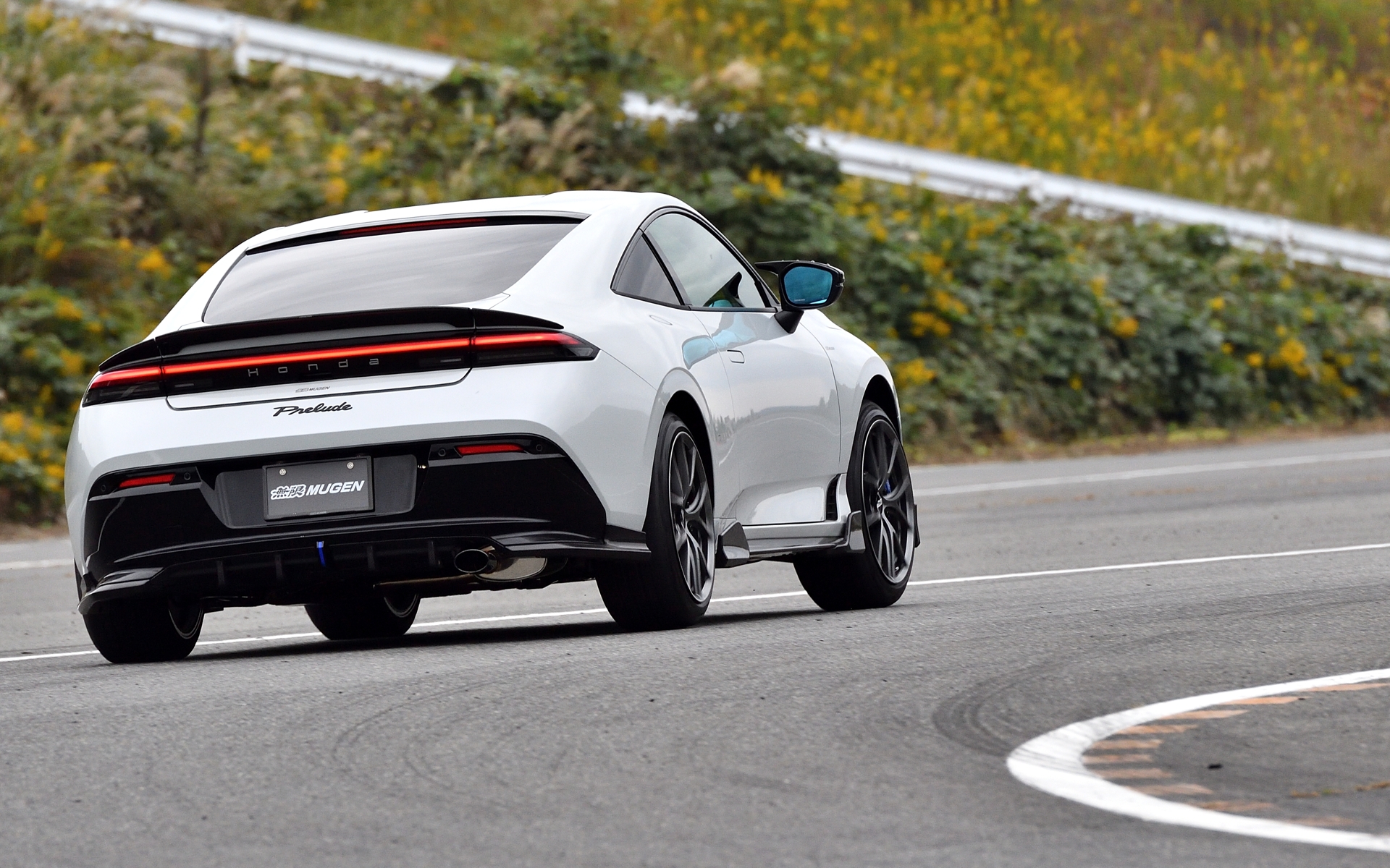 スポーツエキゾーストシステムはリニアで高揚感のあるサウンドが楽しめる