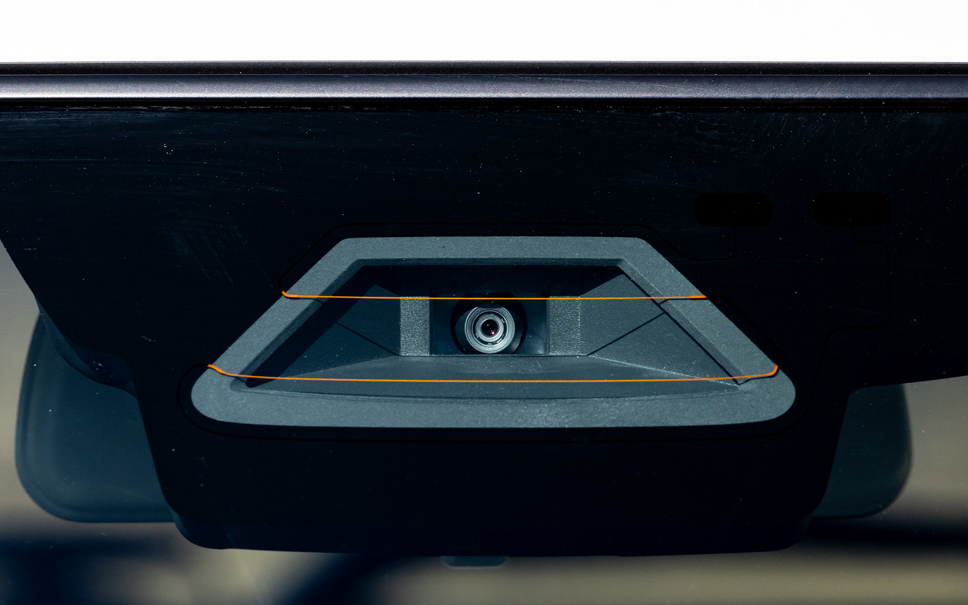 単眼カメラとミリ波レーダーを組み合わせた予防安全技術「スズキ セーフティ サポート」を搭載