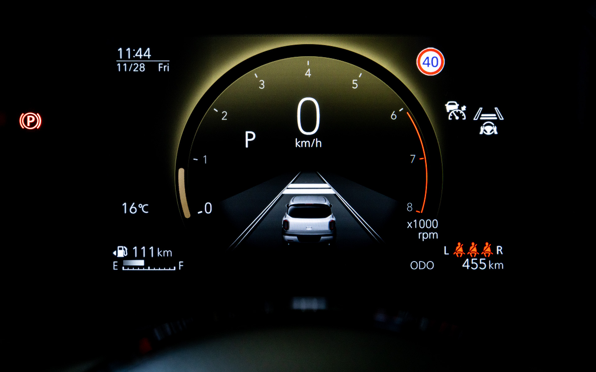 7インチメーターディスプレイ（カラー）をスズキ国内初採用。モードによって色が変わる