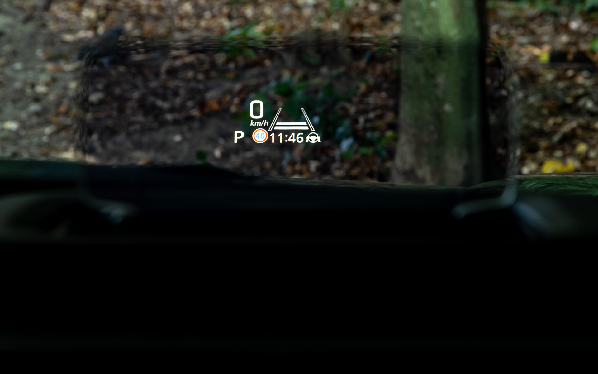 カラーヘッドアップディスプレイはHYBRID MZのアップグレードパッケージ装着車に搭載