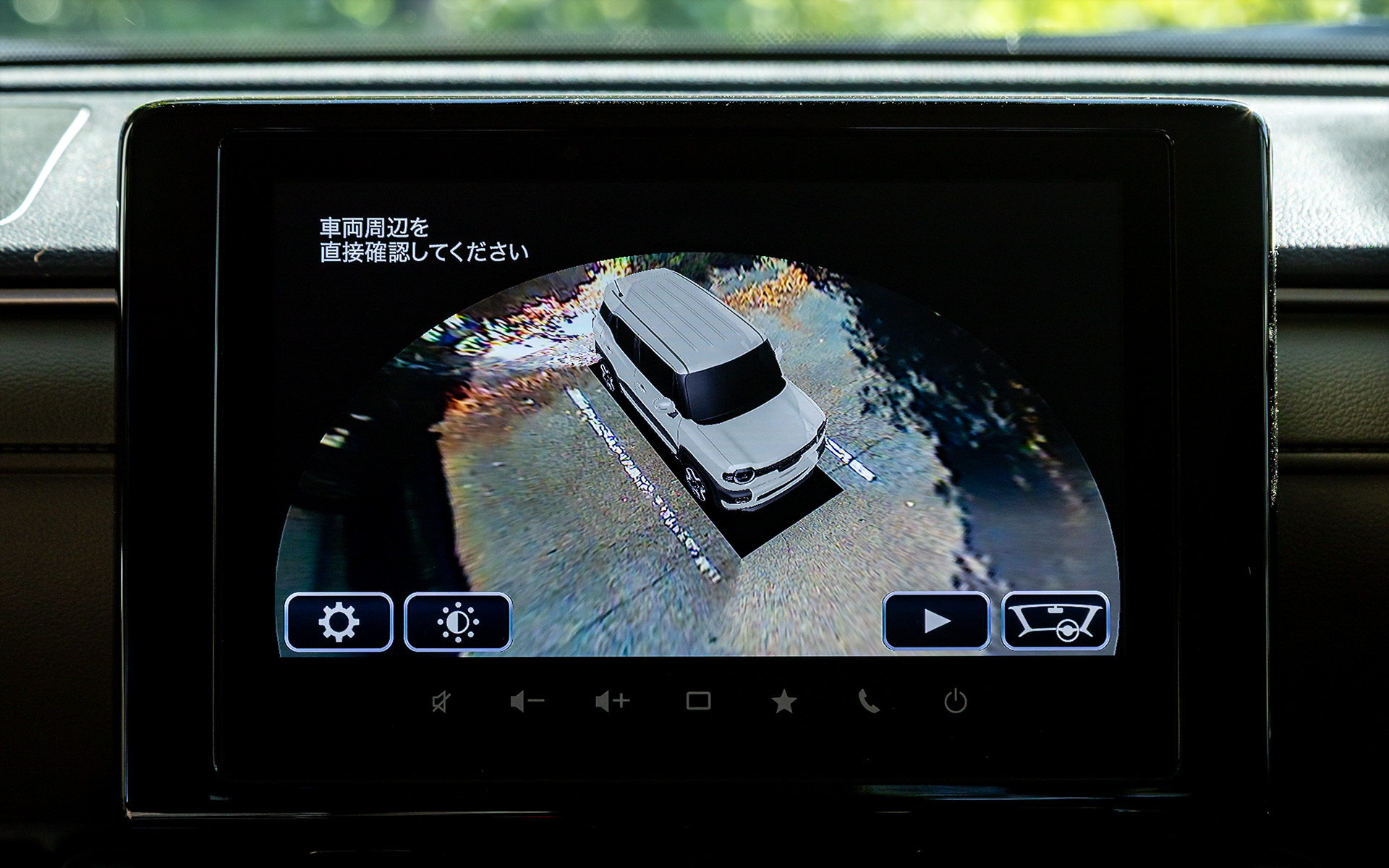 全方位モニター付き9インチメモリーナビゲーションをメーカーオプションに設定