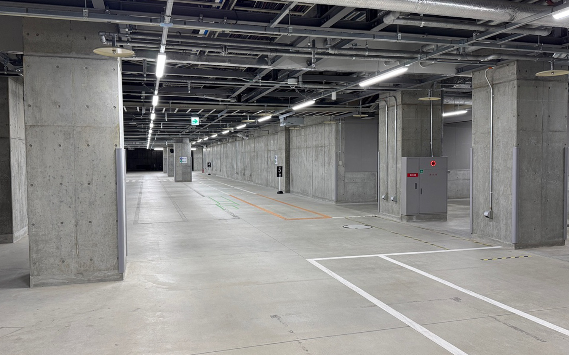 将来的に、宅配便などの荷物が通ることを想定しているという地下通路。貨物用エレベーターで集合住宅の各階に運ばれ、玄関までダイレクトに届くようなシステムを考えているそうで、すごいですよね