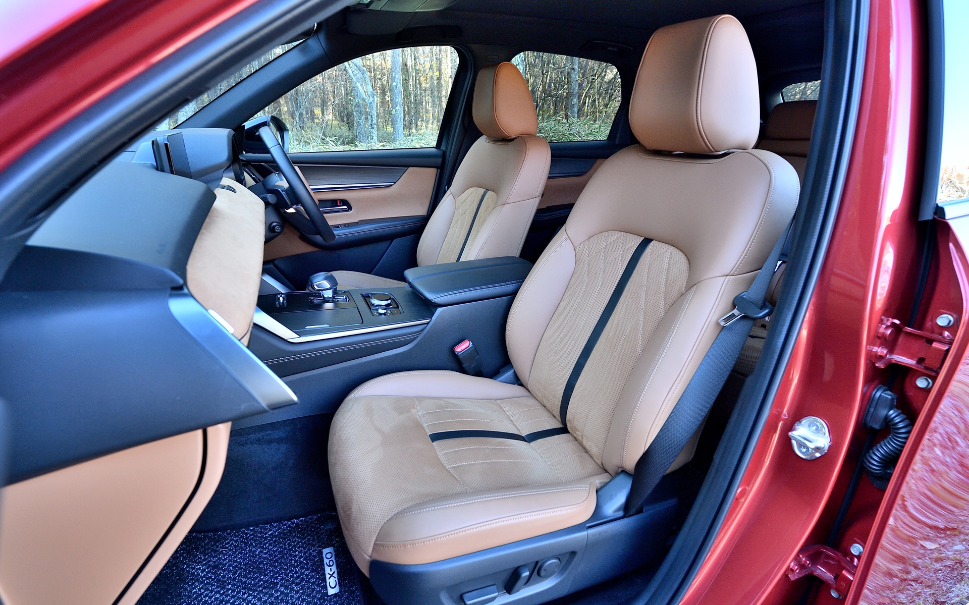 インテリアは上質さが感じられるタン内装