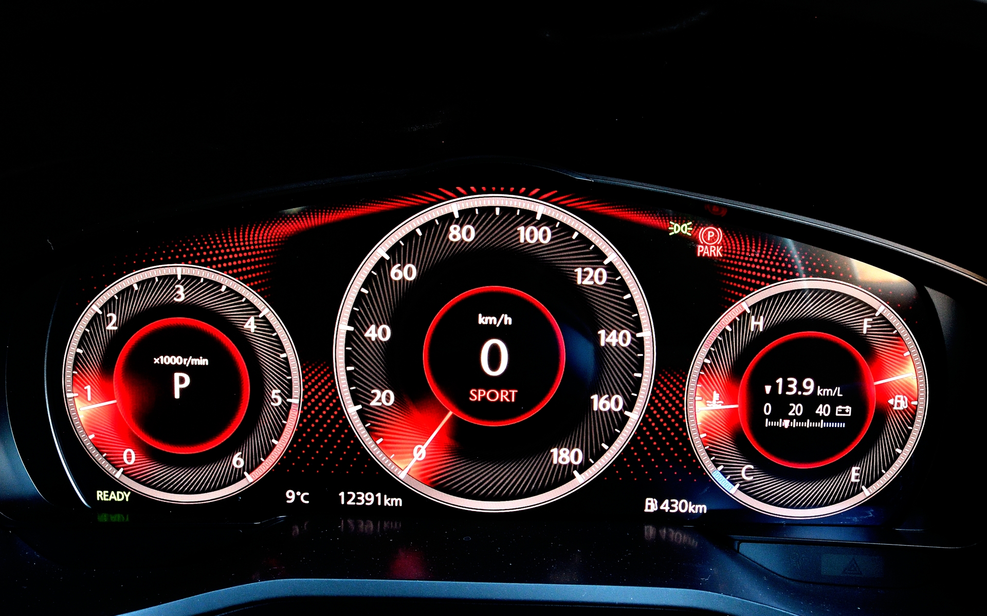 インテリアは上質さが感じられるタン内装