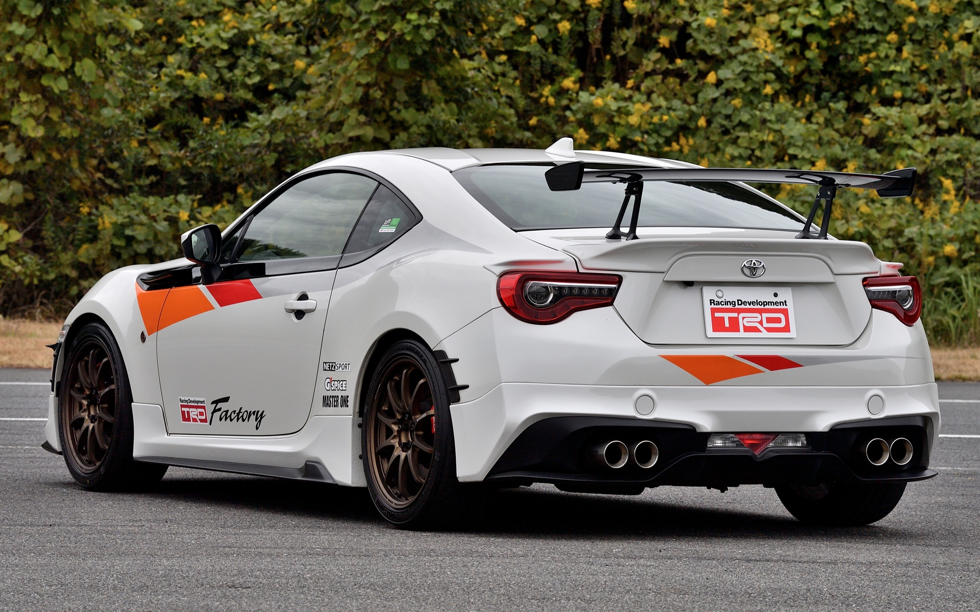 ベース車両は86（ZN6型）GTグレードを使用