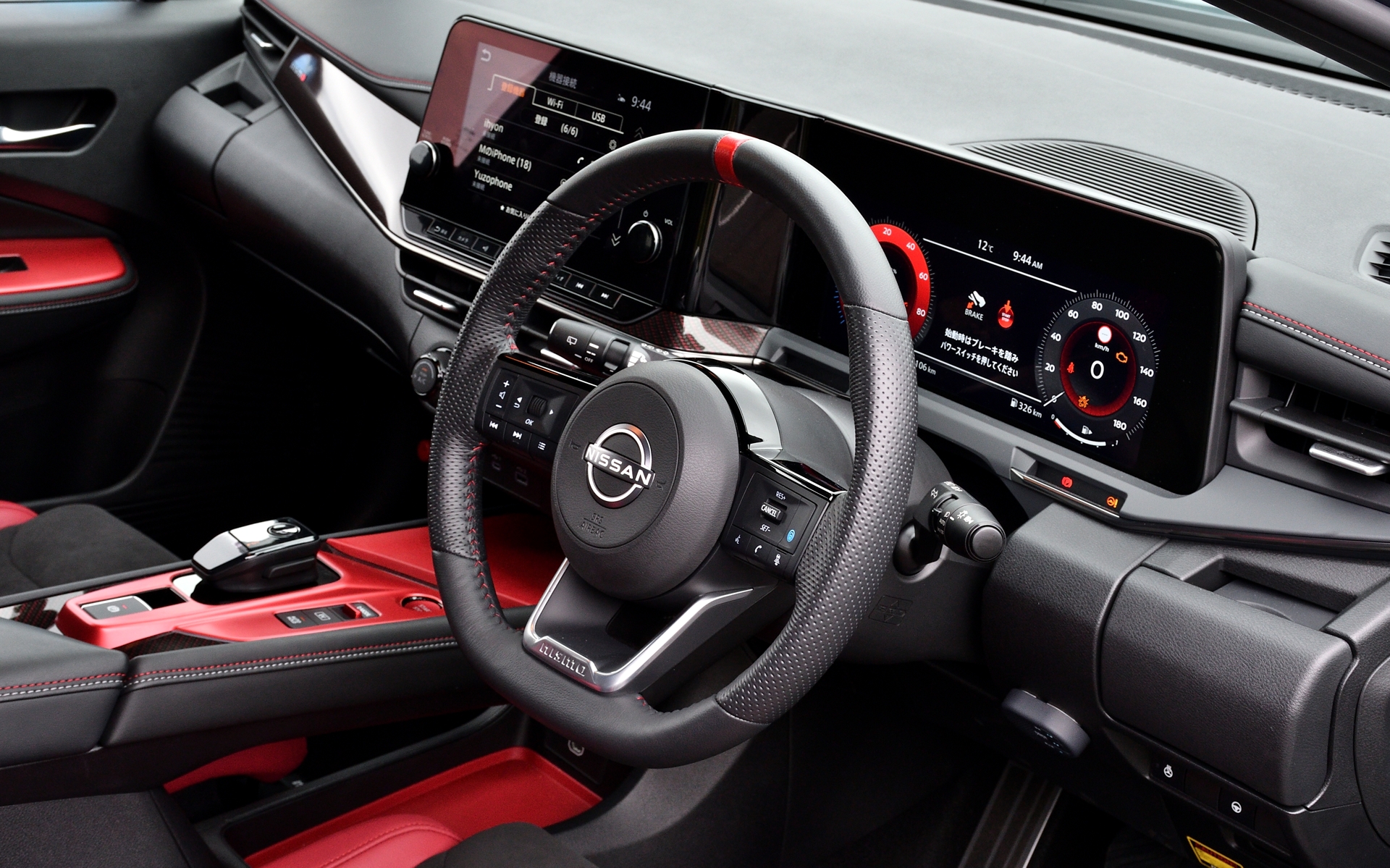 インテリアパネルのシフトノブフィニッシャーは1万7000円、ウィンドウスイッチフィニッシャーは3万7000円