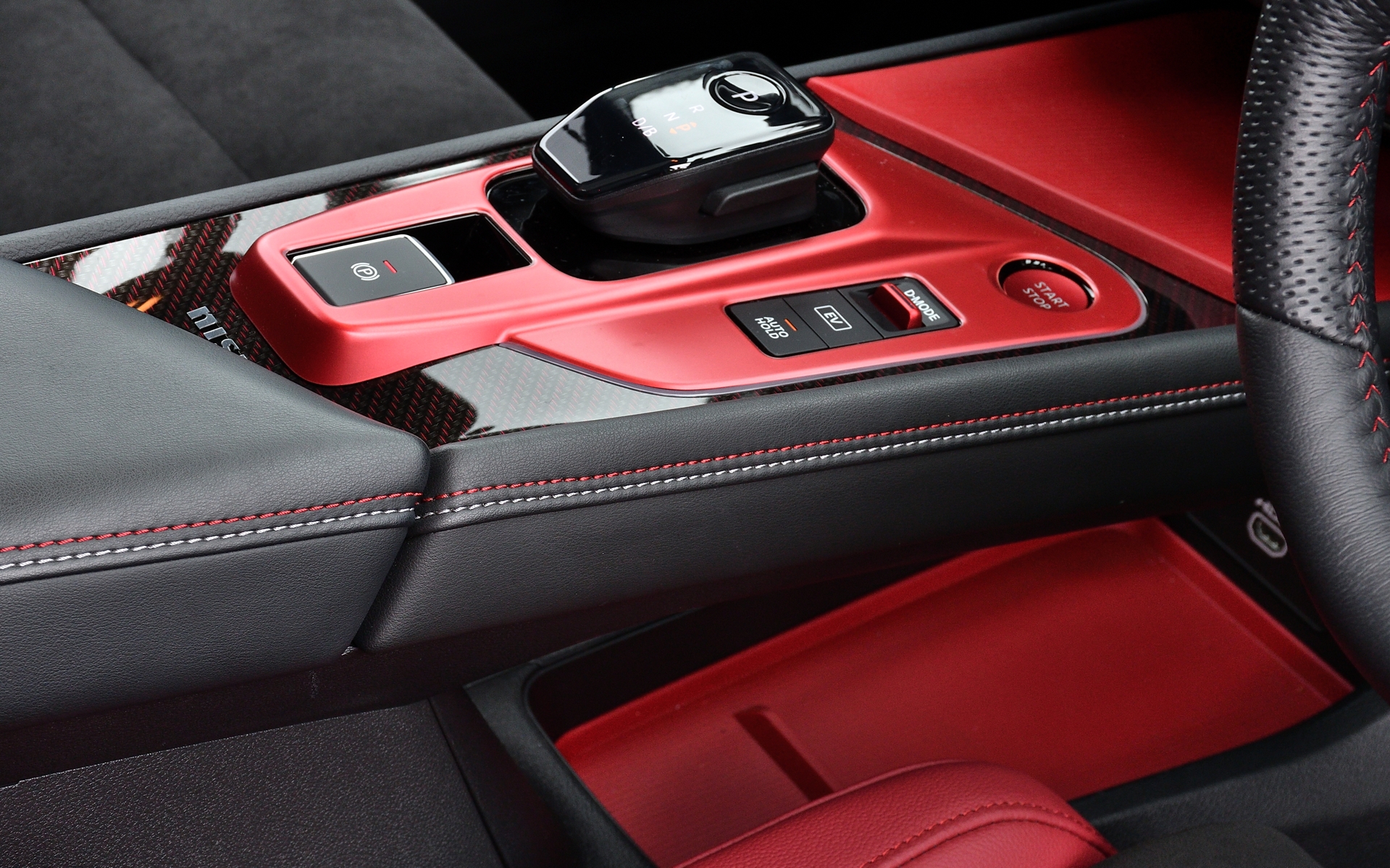 センターコンソールマットは上下、各5000円