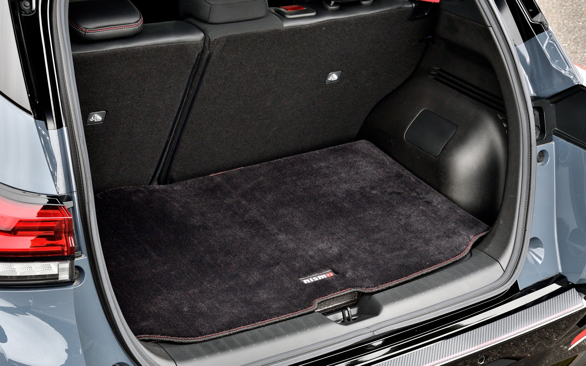 ラゲッジマットは1万7000円