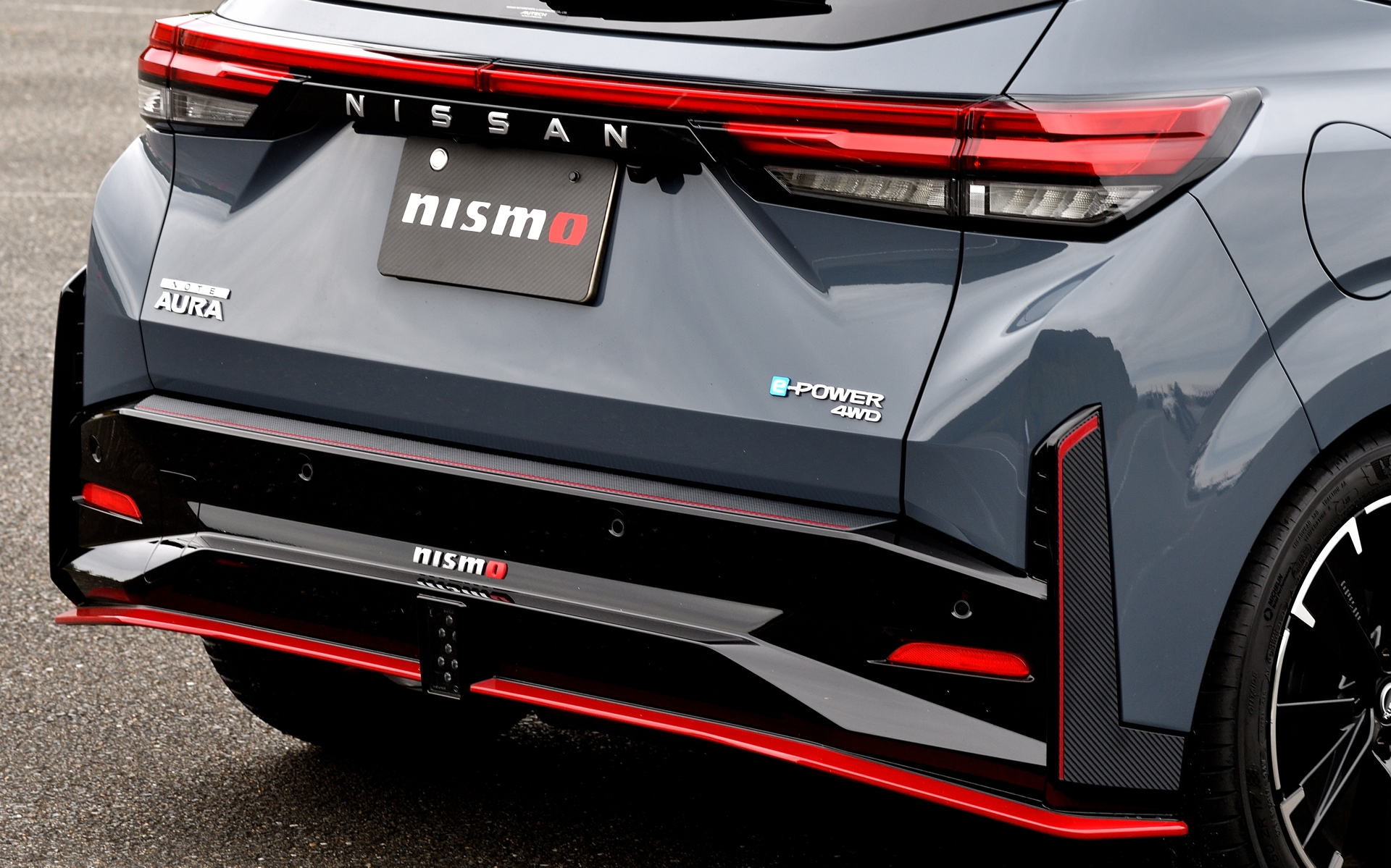 リアバンパーガーニッシュは1万6000円