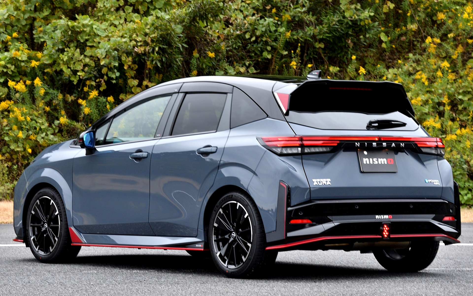 ベース車両はオーラ NISMO tuned e-POWER 4WD