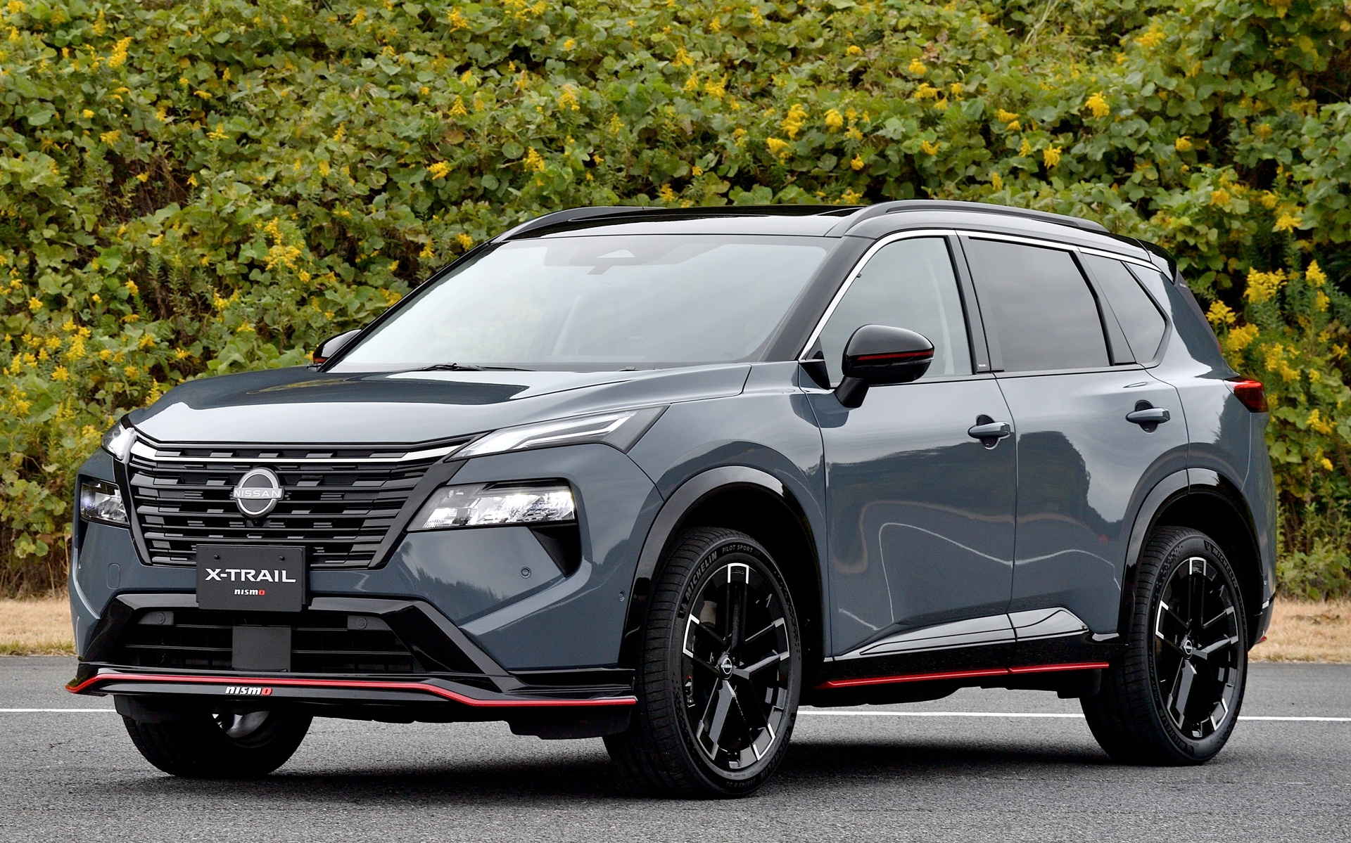 ニスモパーツをふんだんに装着することでスポーティさが増している