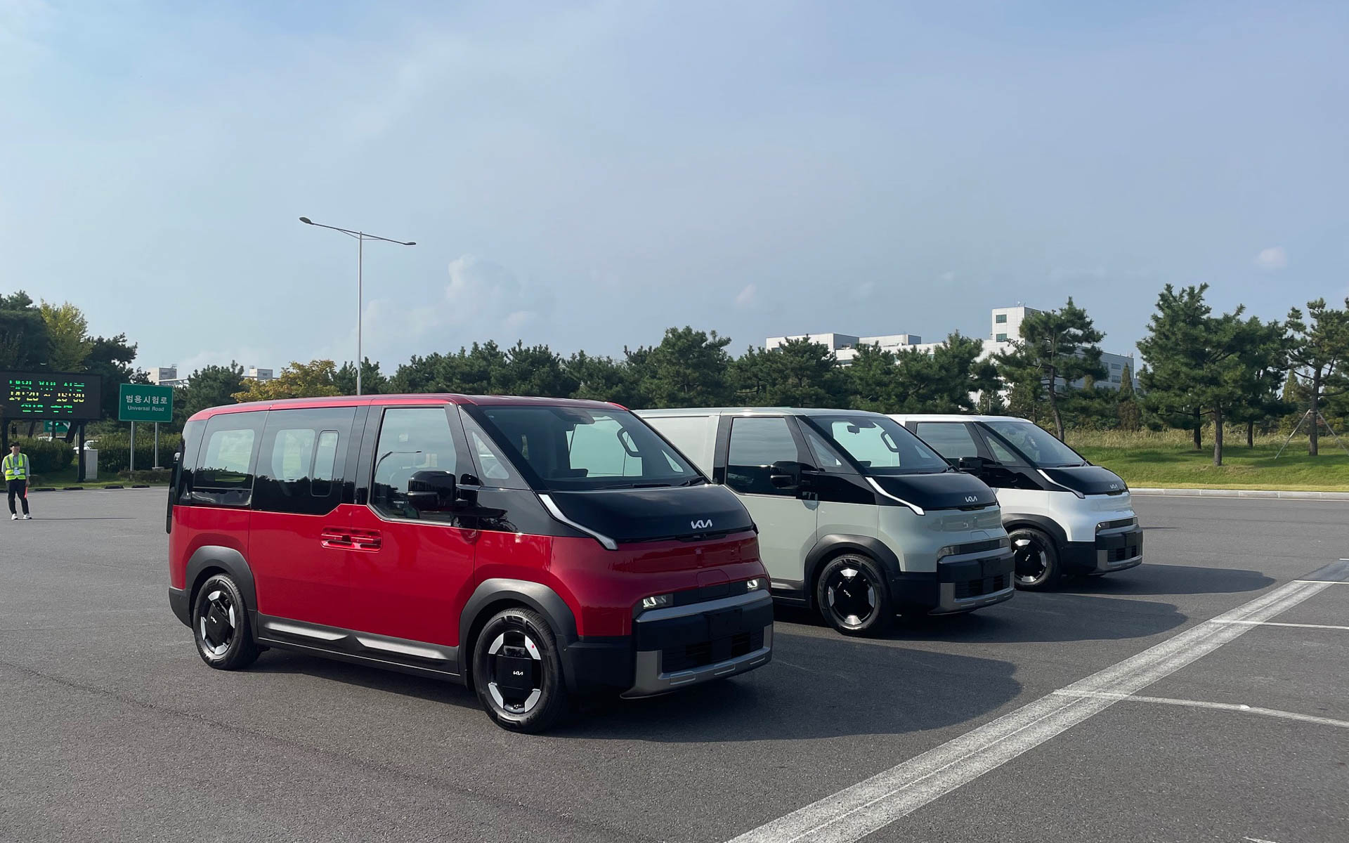 韓国のテストコースで開催されたKia・PV5の事前試乗会。2026年に本格的に日本にやってくる。BEVの商用車だが乗り心地もよく快適。これまでとは一味違った使い方ができそうだ