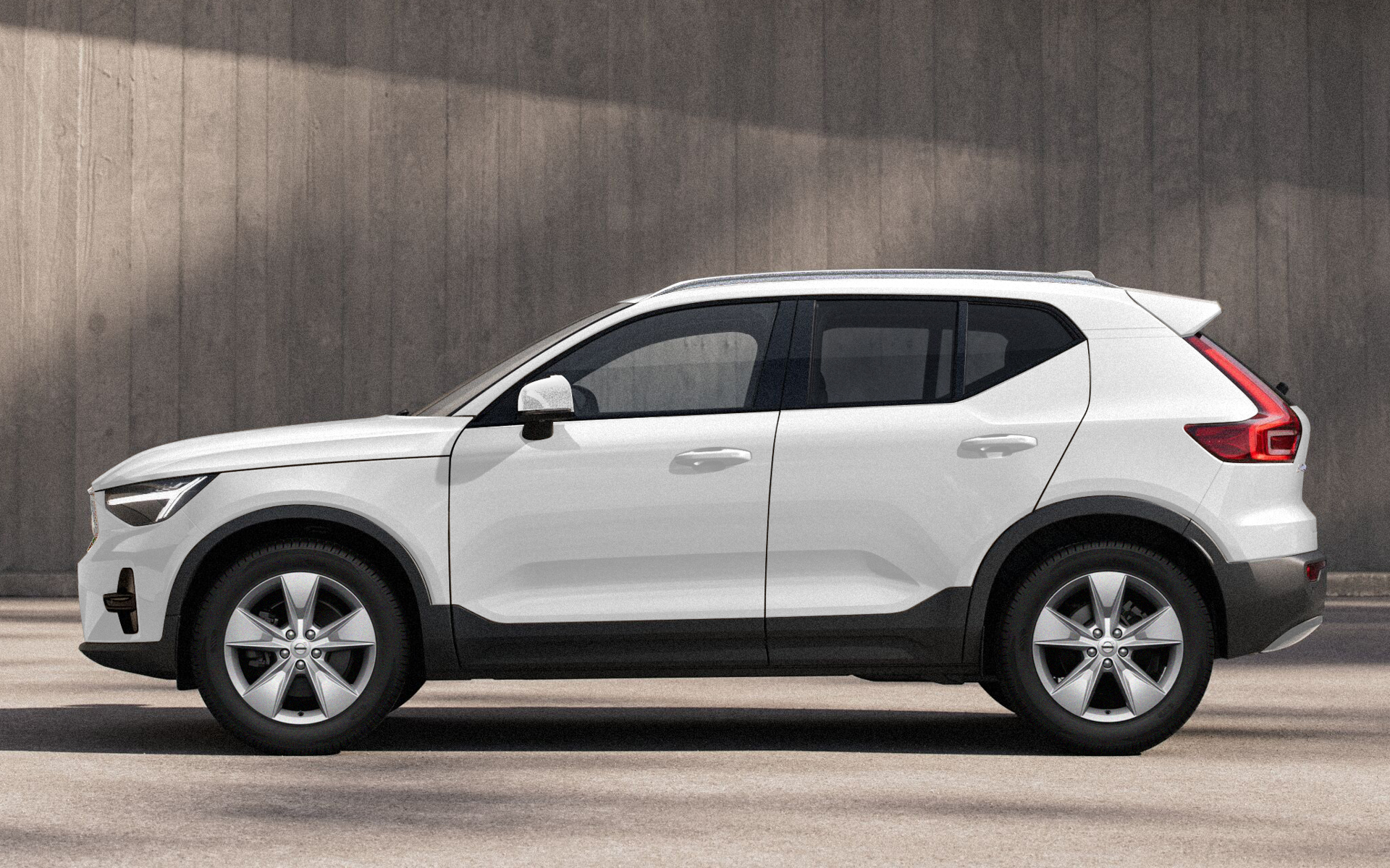 ボディカラーは人気の「クリスタルホワイト」