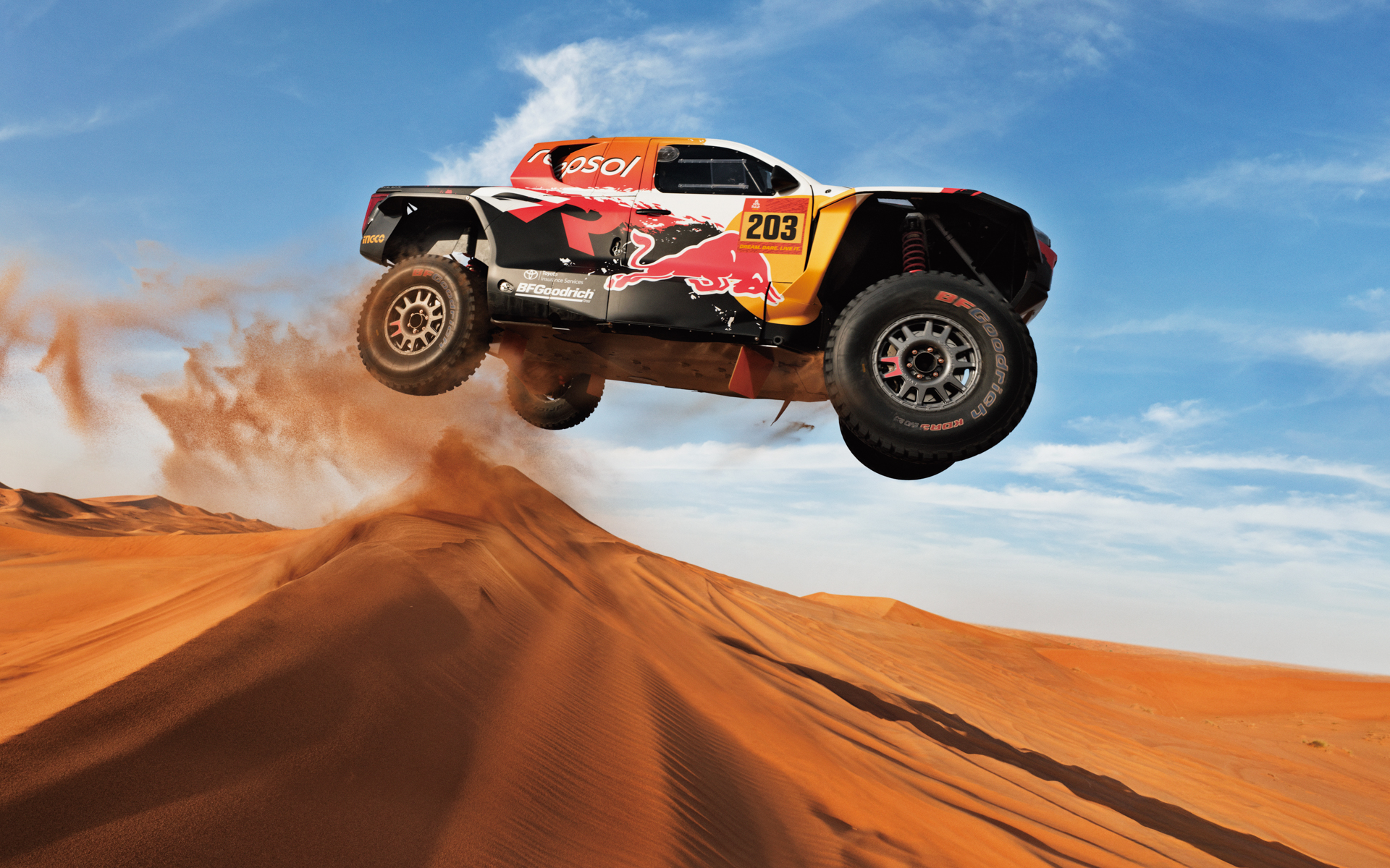 ダカールラリーを走る「DKR GRハイラックス」