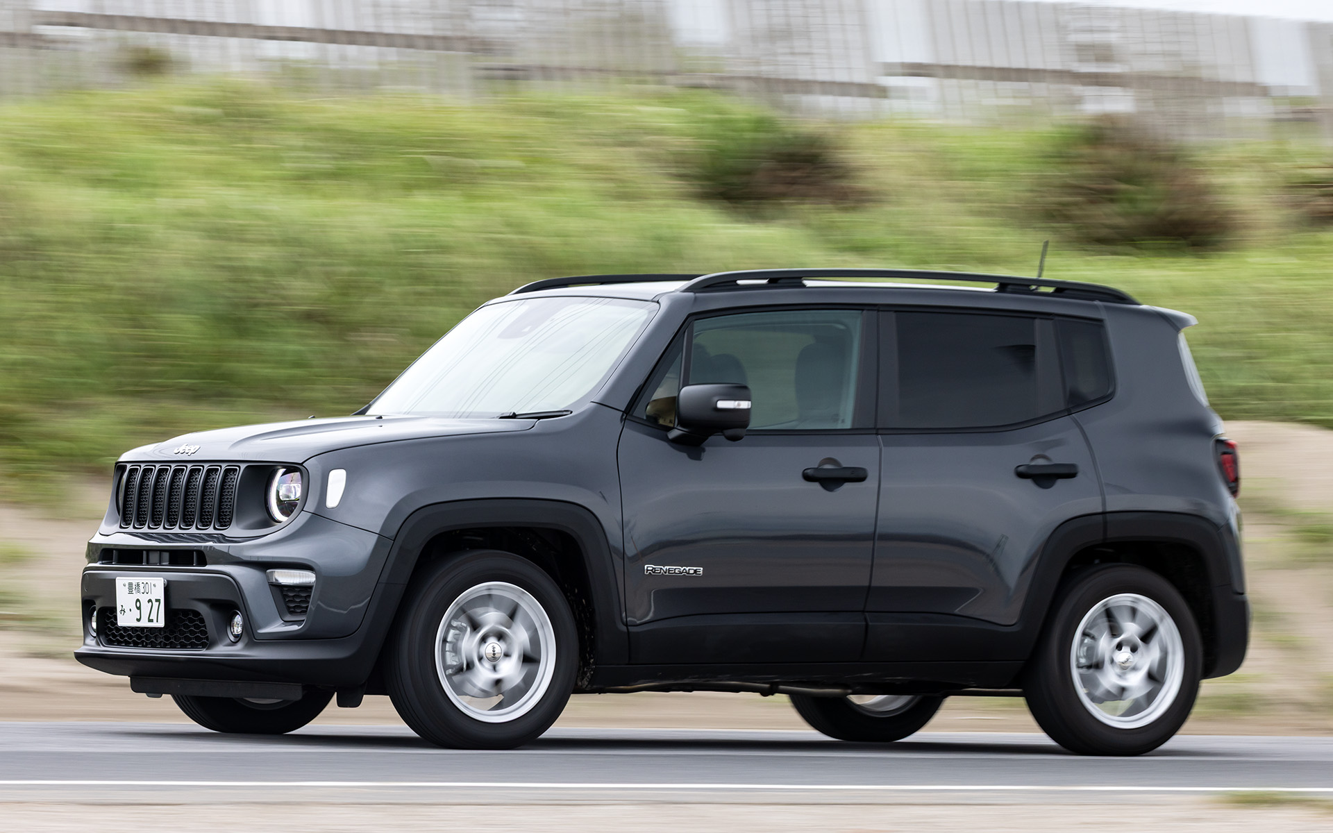 ジープ「レネゲード e-Hybrid」