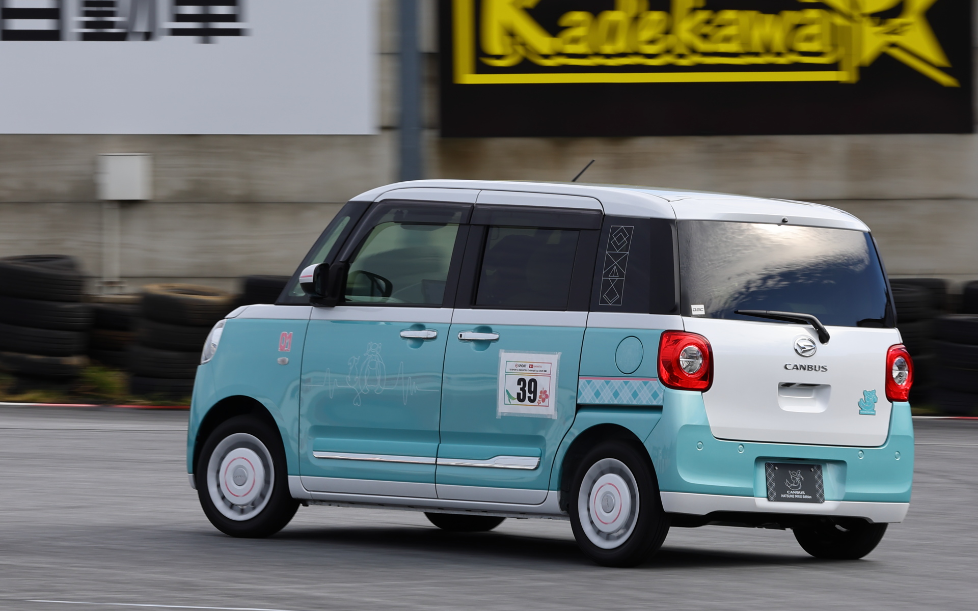 D-SPORT＆DAIHATSU Challenge Cup 2025 沖縄で走行する「ミクキャンバス2」。見た目やピクニックのイメージとはちょっぴり違う元気な走り