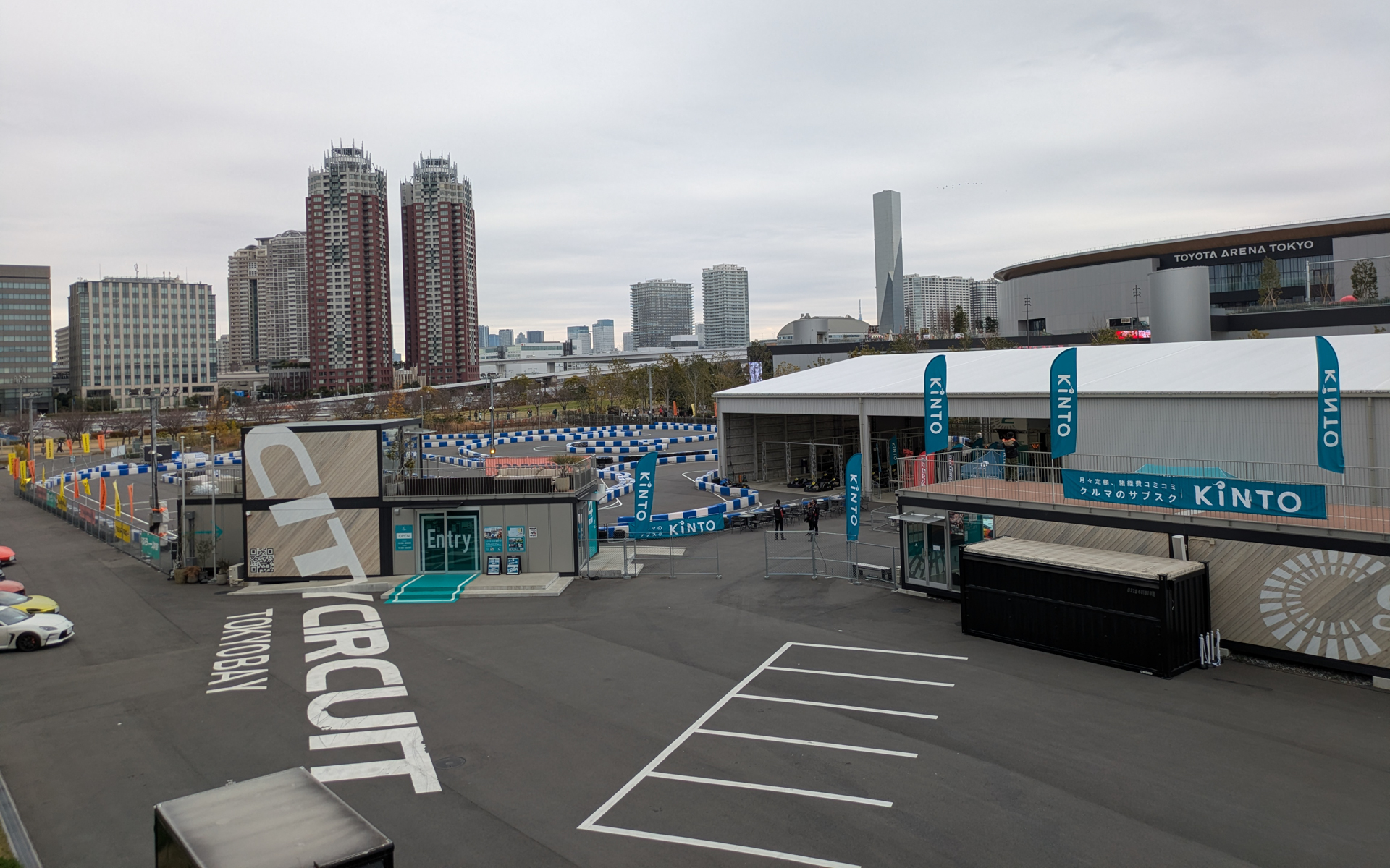 イベント会場はトムスが運営する東京お台場にある「シティサーキット東京ベイ」
