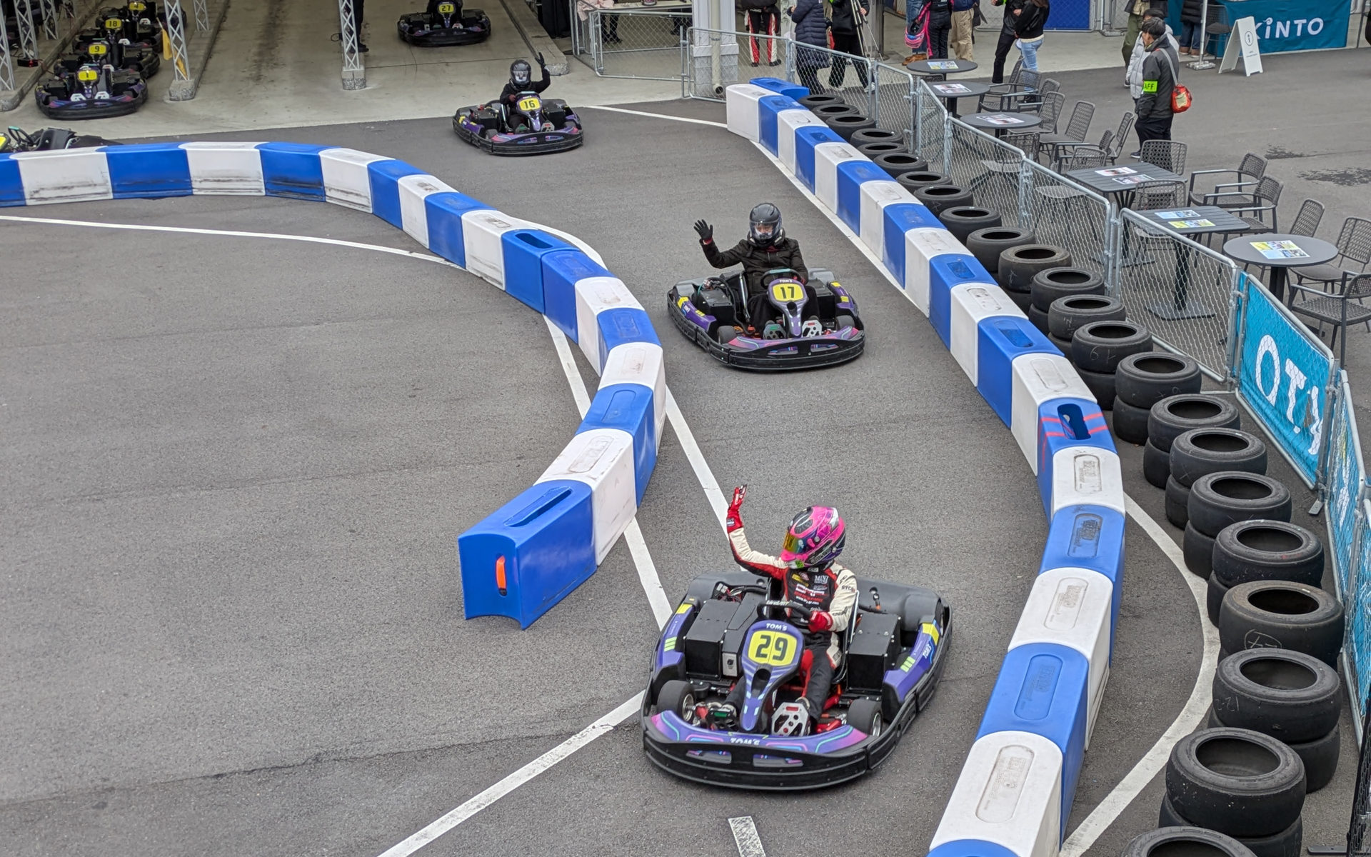 みんなで連なって走る「カルガモ走行」でラインを学ぶ