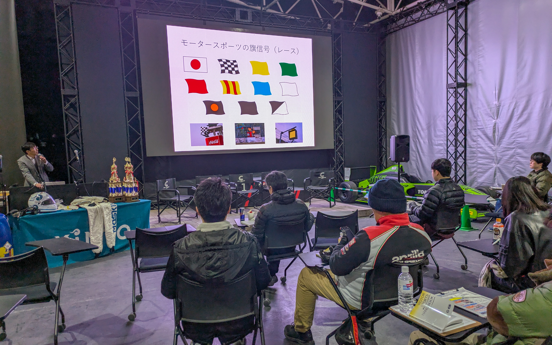 Aライセンスコースは、走行枠の合間に座学を実施。マツダのメディア対抗ロードスター耐久レース（通称メデ耐）の運営でもお馴染みのブレインズモータースポーツクラブ（B-Sports）の三城伸之氏が講師を務めた