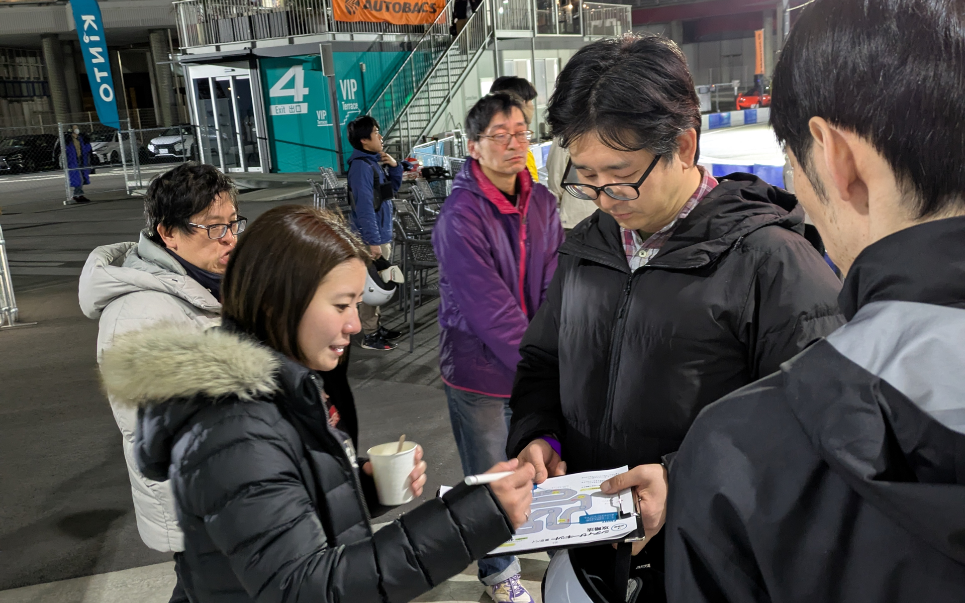 各自疑問をインストラクターに投げていて、コース図を使って細かく説明する場面も見られた