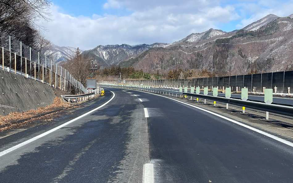 NEXCO東日本は28日13時、関越道の通行止区間を全面解除した