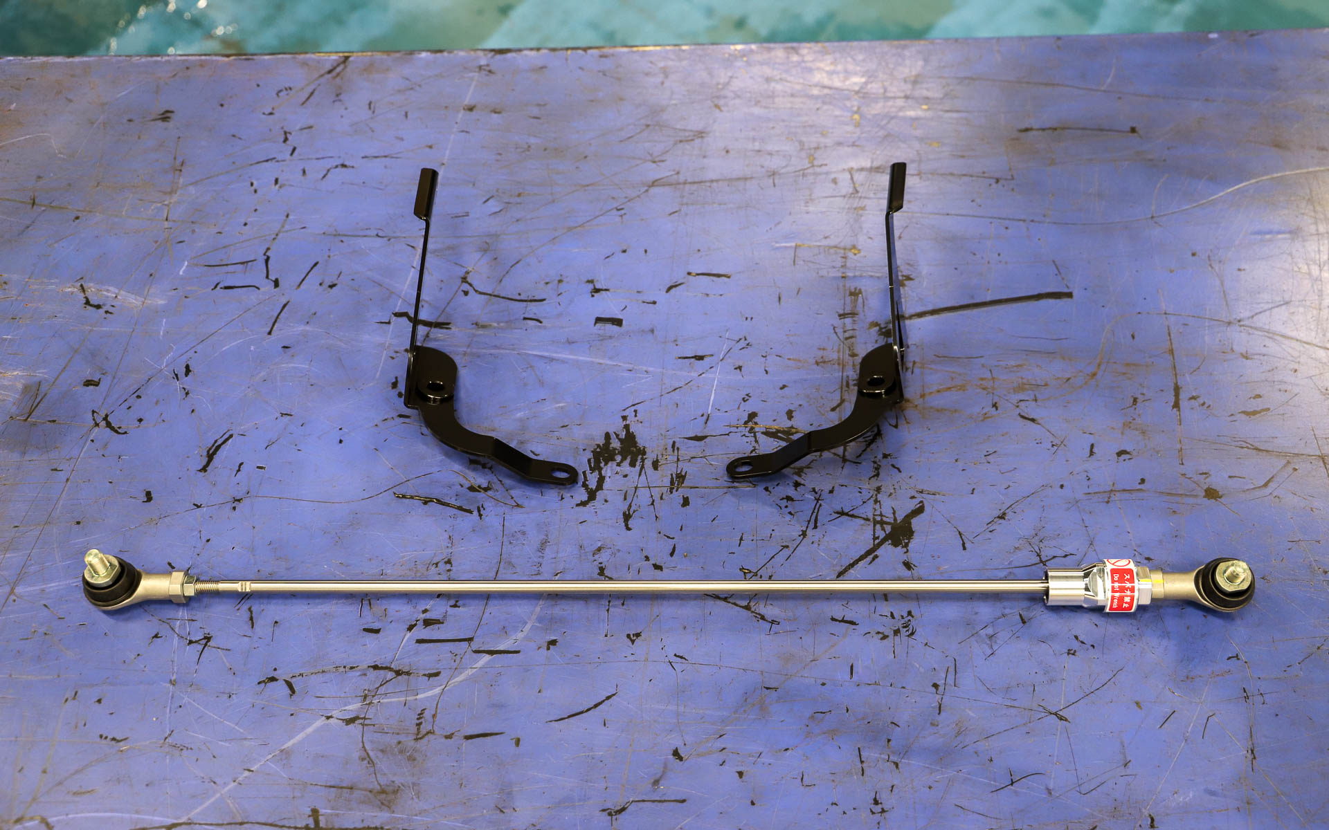 クロストレック S:HEVに取り付けるフレキシブルドロースティフナー リアのパーツ。これだけの部品点数でしっかりと効果を発揮する