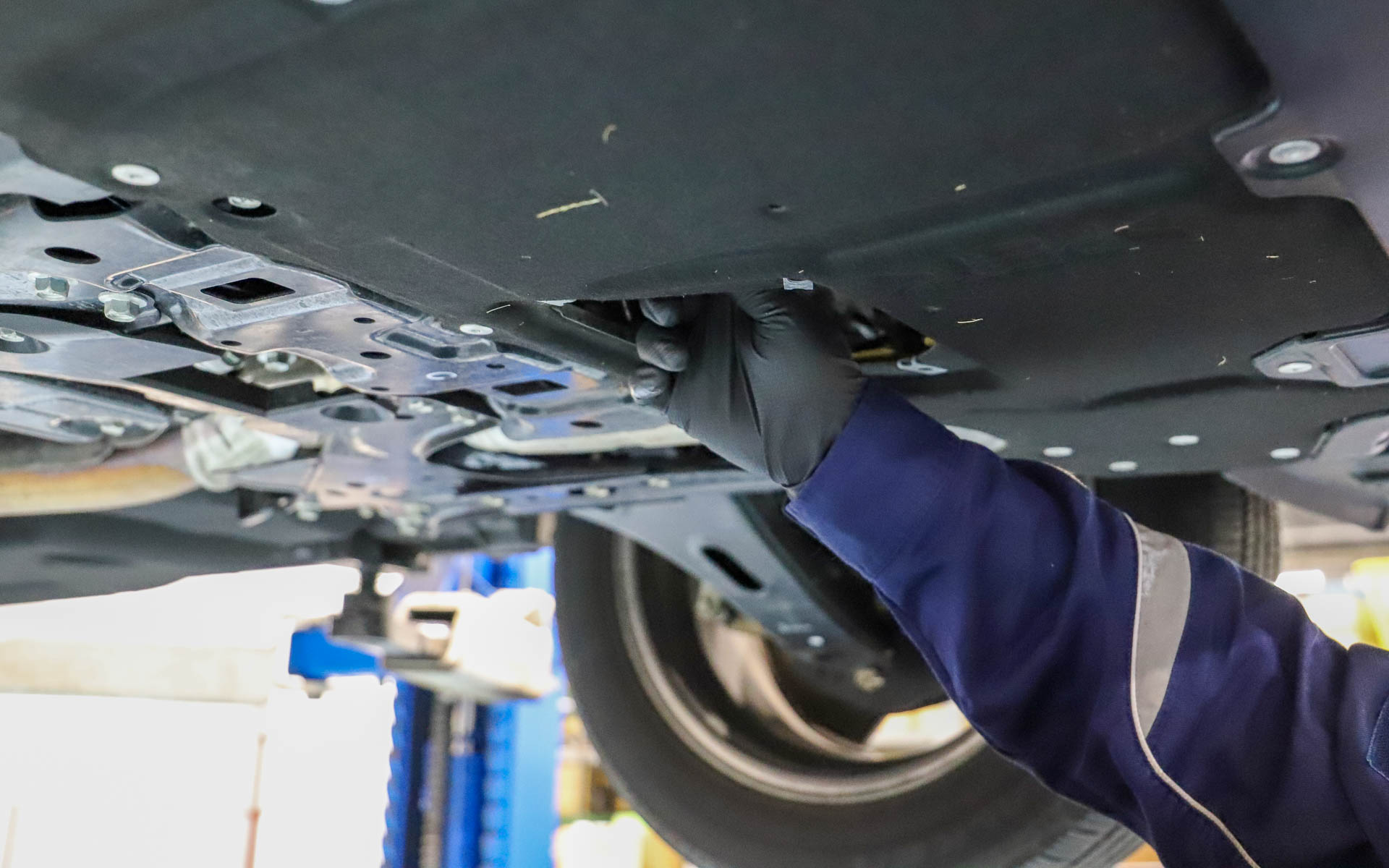 当日は、オイル交換も行なった。ちなみにCar Watch号の走行距離は、この時点で累計約1万2000km。実走行距離は4671kmだった