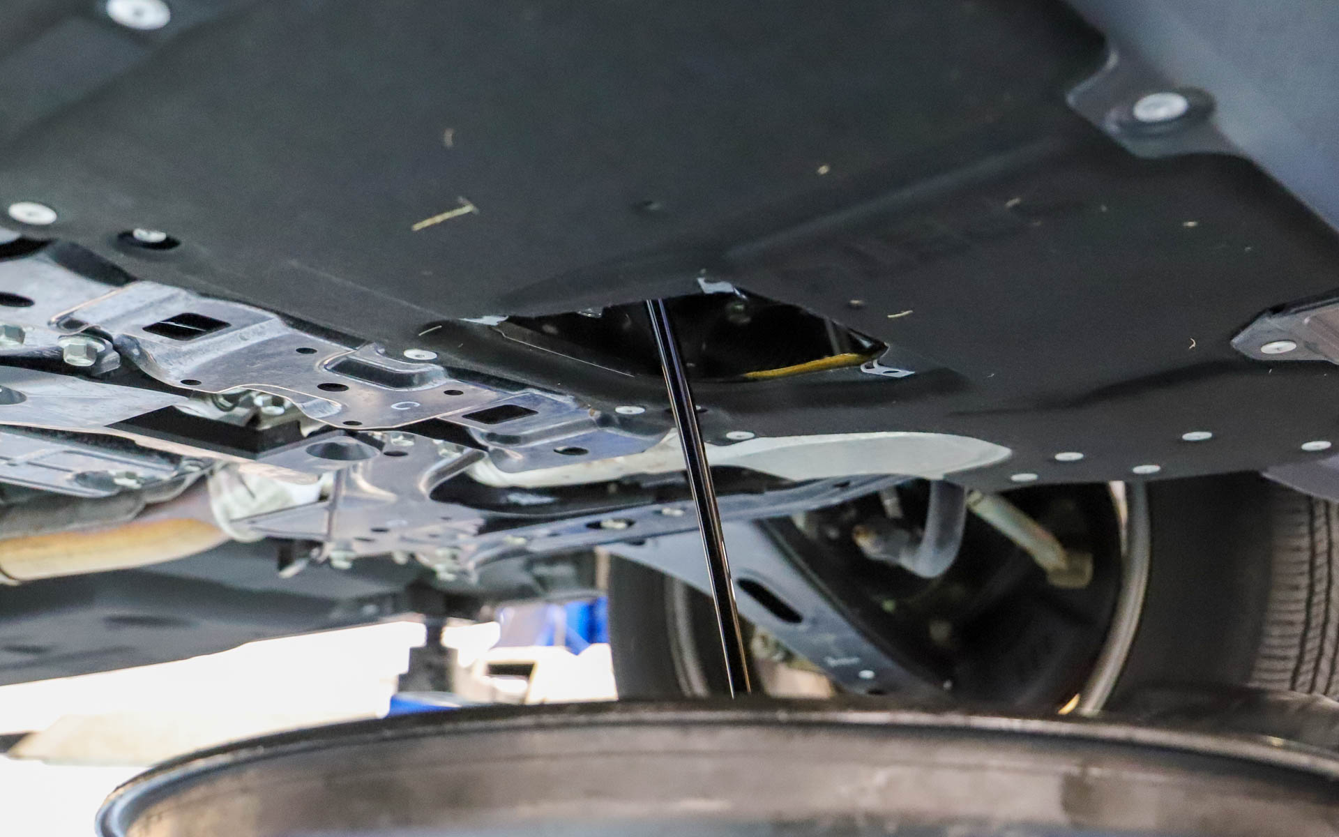 当日は、オイル交換も行なった。ちなみにCar Watch号の走行距離は、この時点で累計約1万2000km。実走行距離は4671kmだった