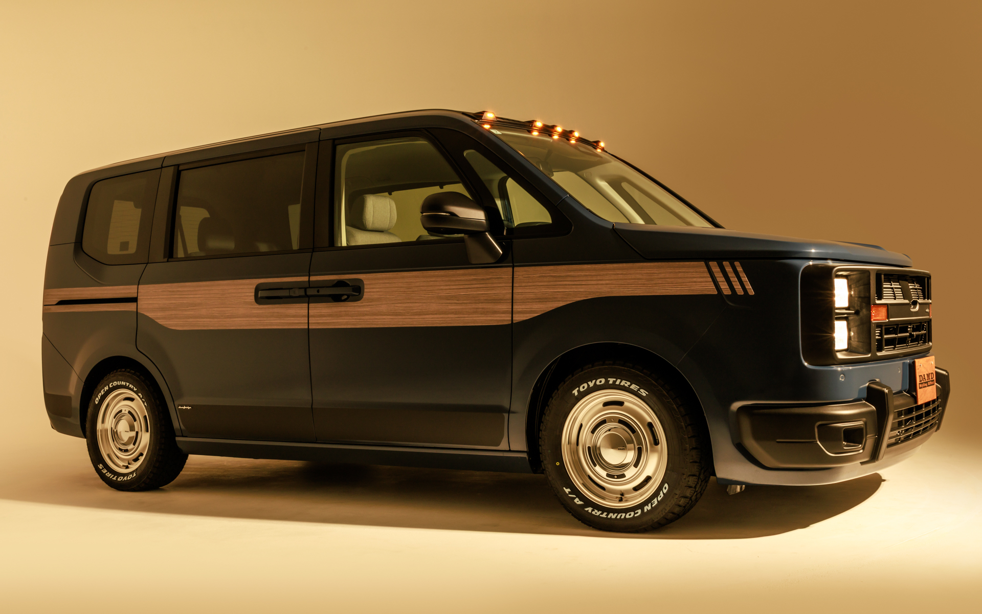 ヘッドライトは上がロービームで、下がハイビームとなっている。純正のオートハイビーム機能もそのまま利用できる