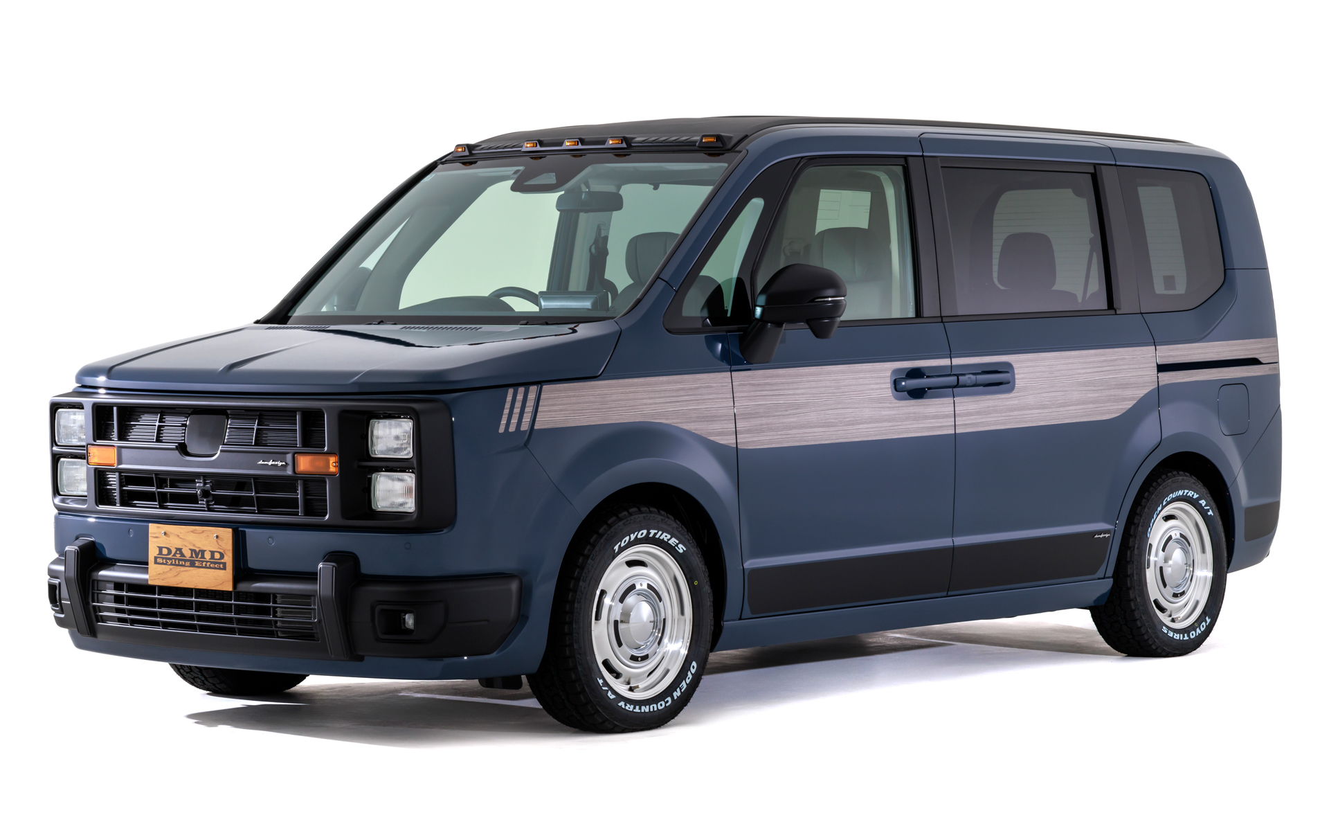 ダムドはホンダ「ステップワゴン」向け新作ボディキット「RESONATOR（レゾネーター）」を東京オートサロン2026で初公開する