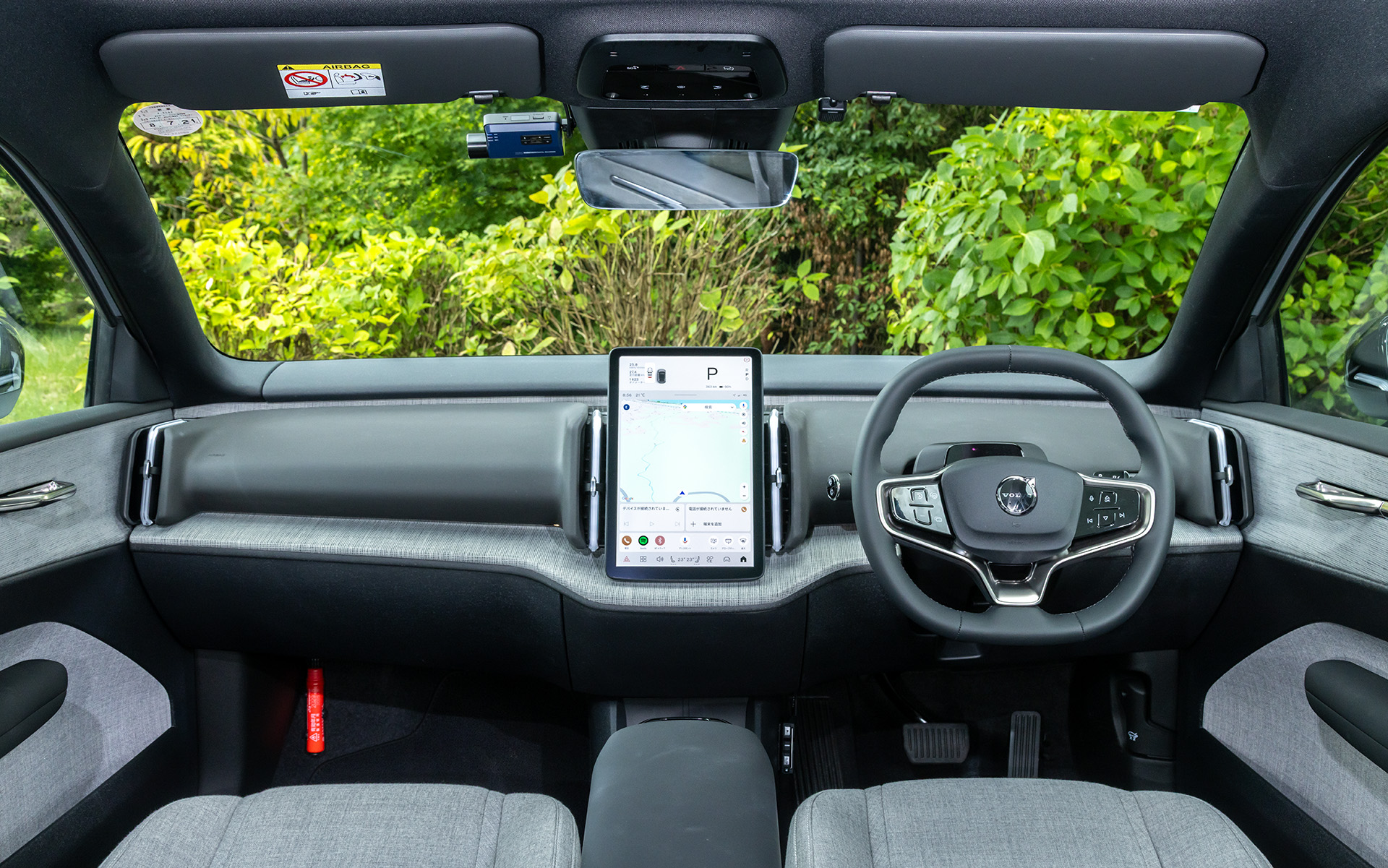 デコラティブ（装飾）パネルの約30％は再生プラスチックを原材料にしていて、トップレイヤーにはリサイクル素材や再生可能な素材を使用している