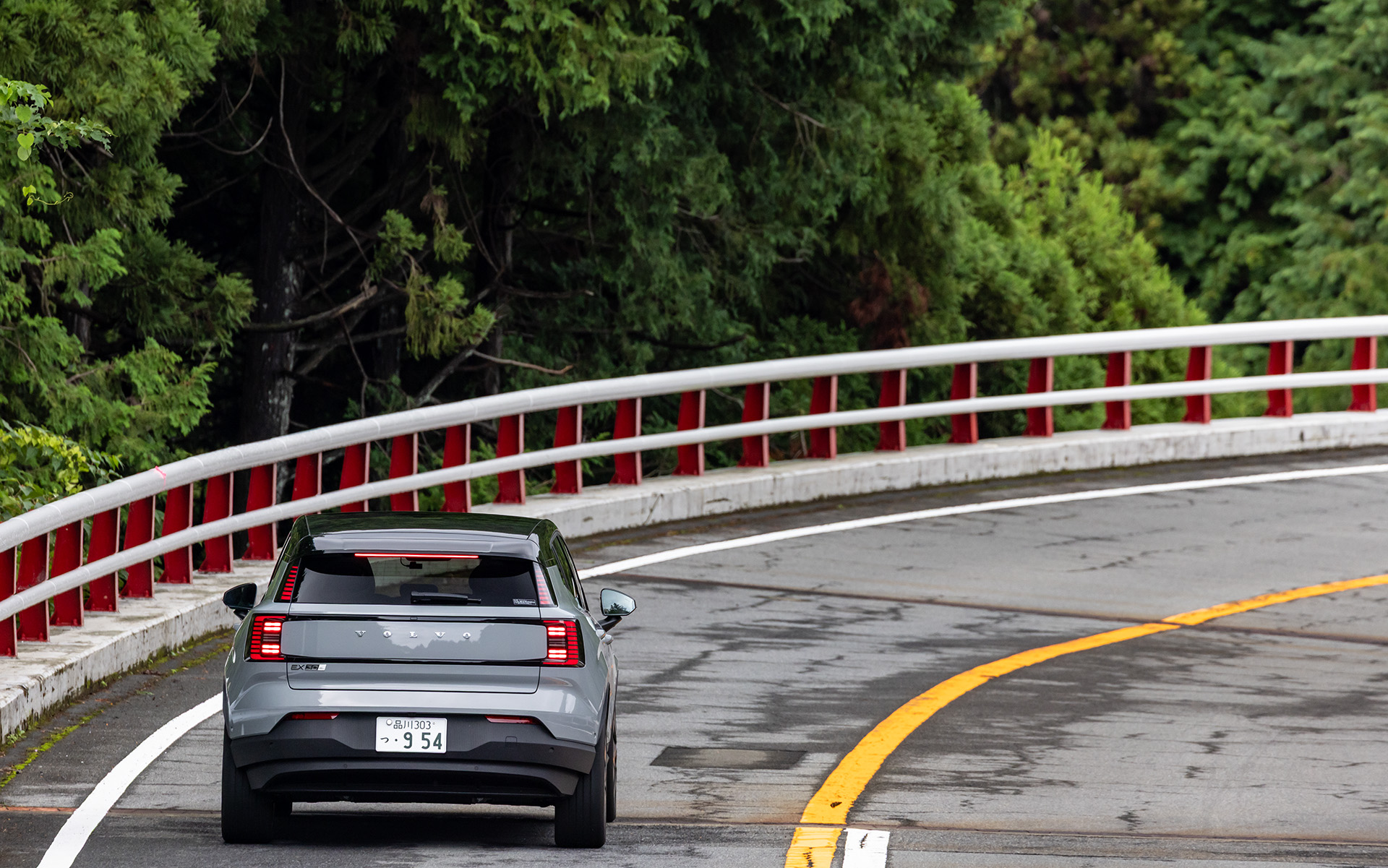 パワフルでありながら、そのパワーをしっかりと4輪でコントロールしているほか、アクセルを急に閉じてもトルクの変動が少なくターンインもしやすい