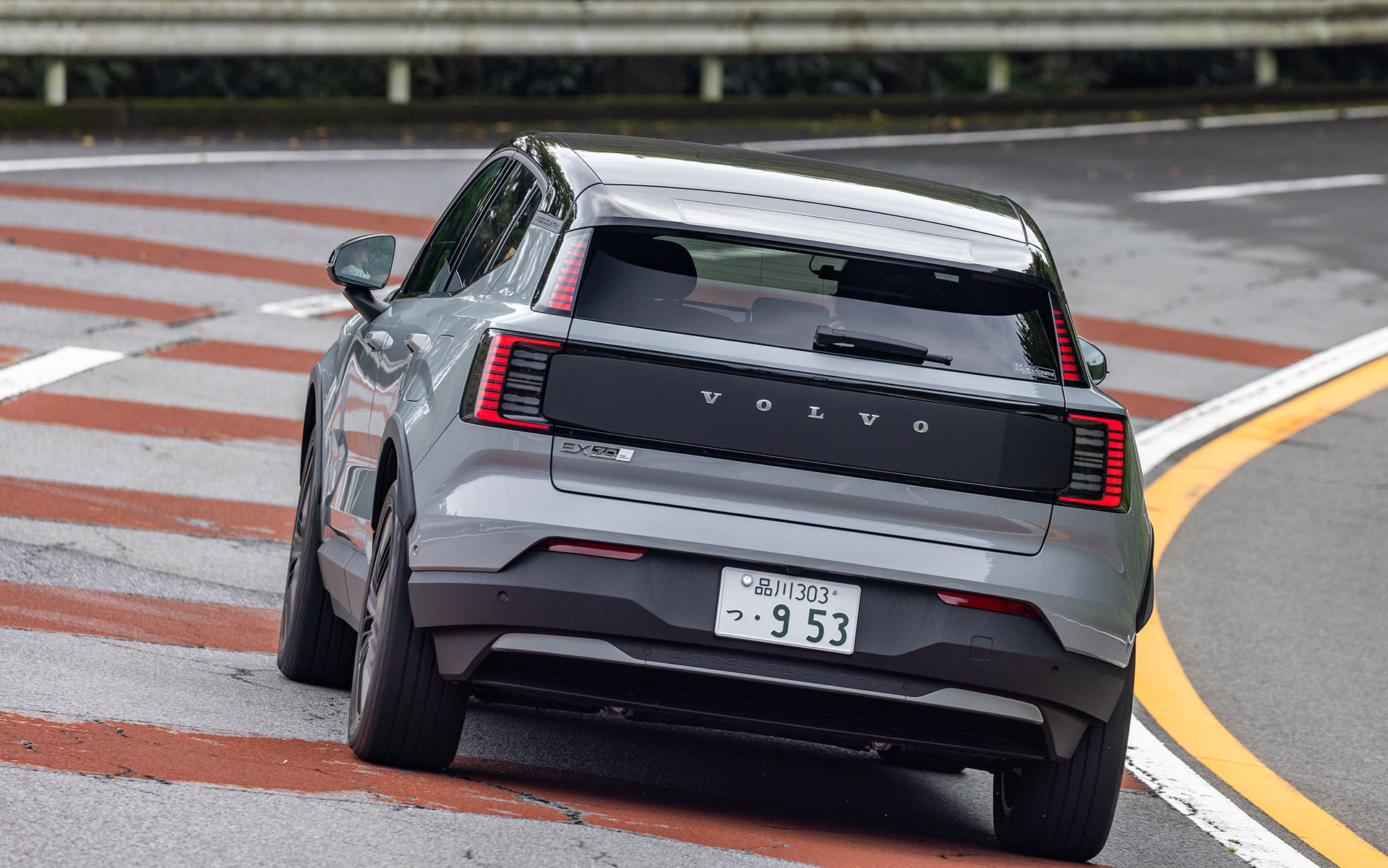 EX30のシャシーであればクロスカントリーがベストな乗り味に感じた