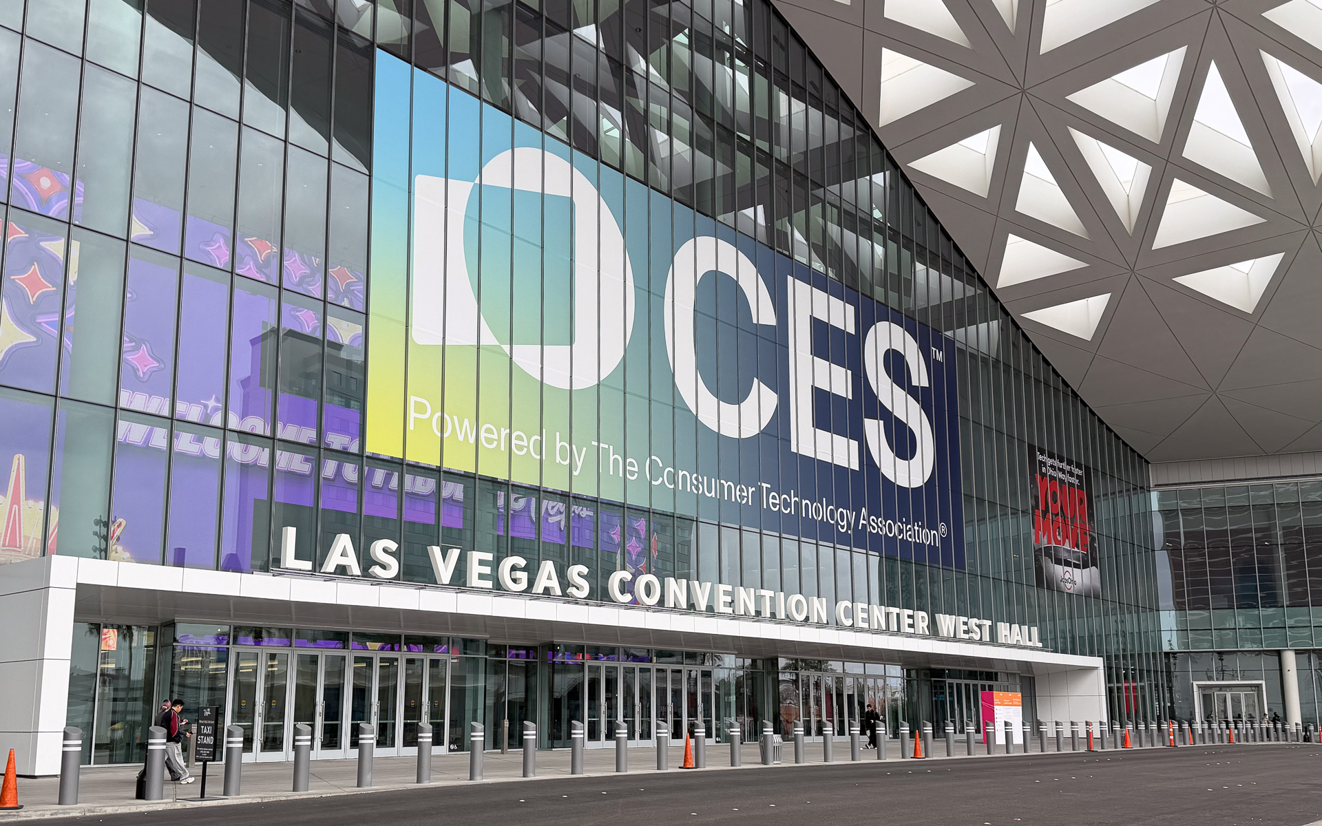 こちらは主にアドバンスドモビリティなどが展示されるウエストホール。入口の文字を読まなければセンターホールとの区別が付きにくいほどデザインが統一されている