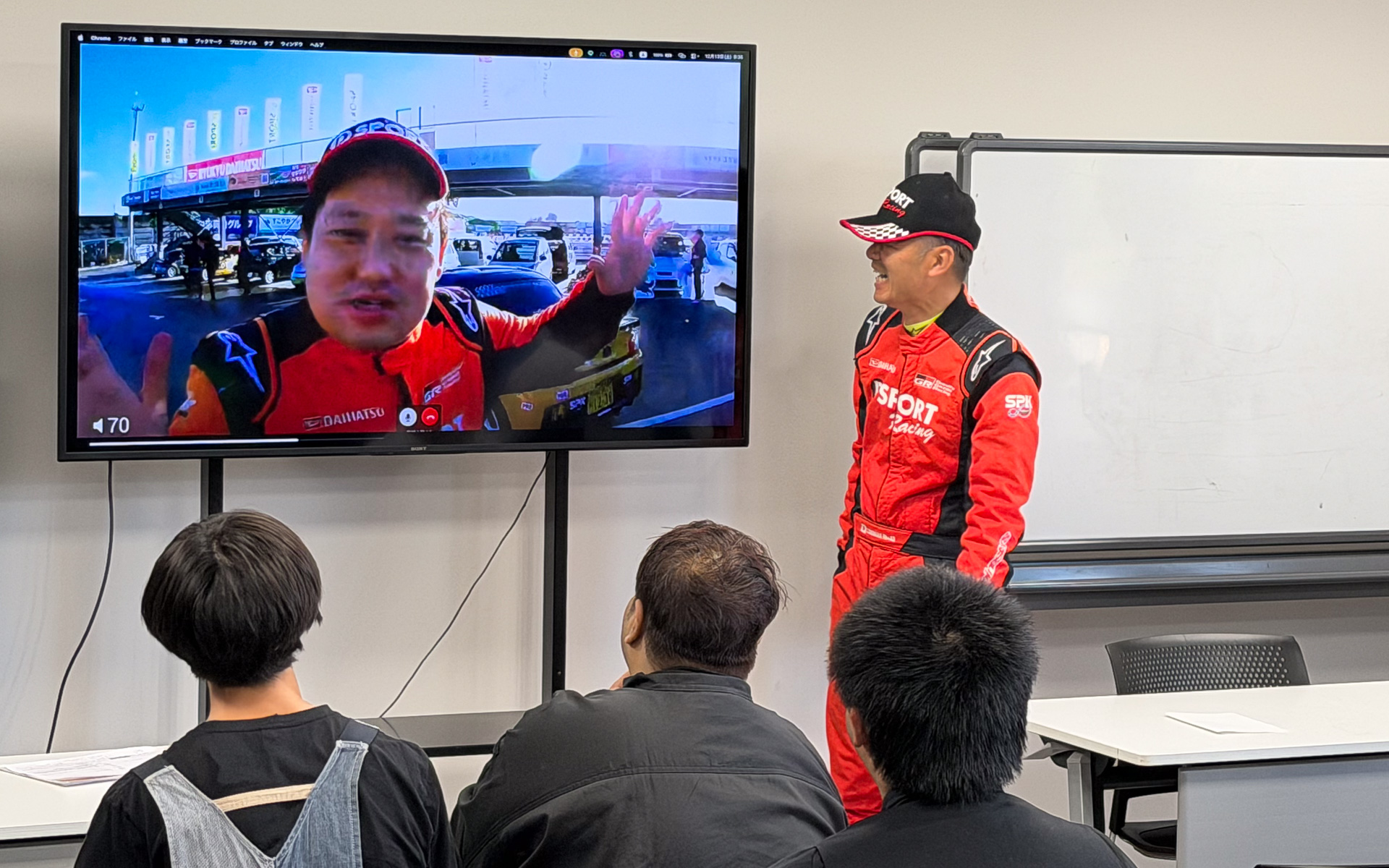 しかしながら、コースへ立ち入れる時刻となっておらず、あれこれ説明する相原選手。このリモート解説はとても新鮮で、はやりそうだ