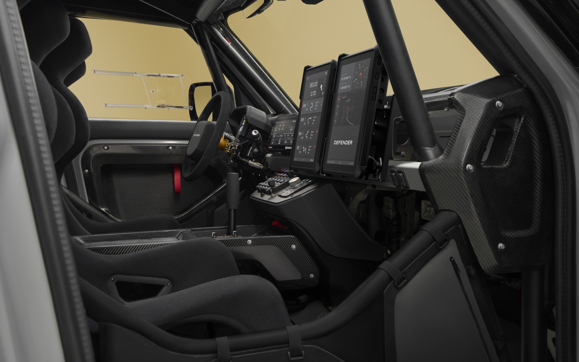 ディフェンダー ダカール D7X-Rの内装