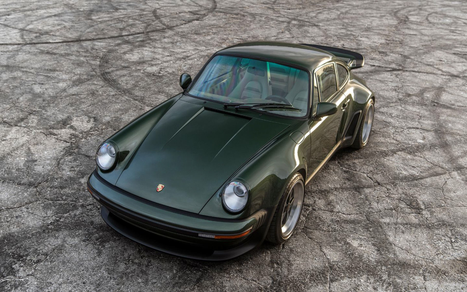 展示車のPorsche 911 Reimagined by Singer - Classic Turbo Services