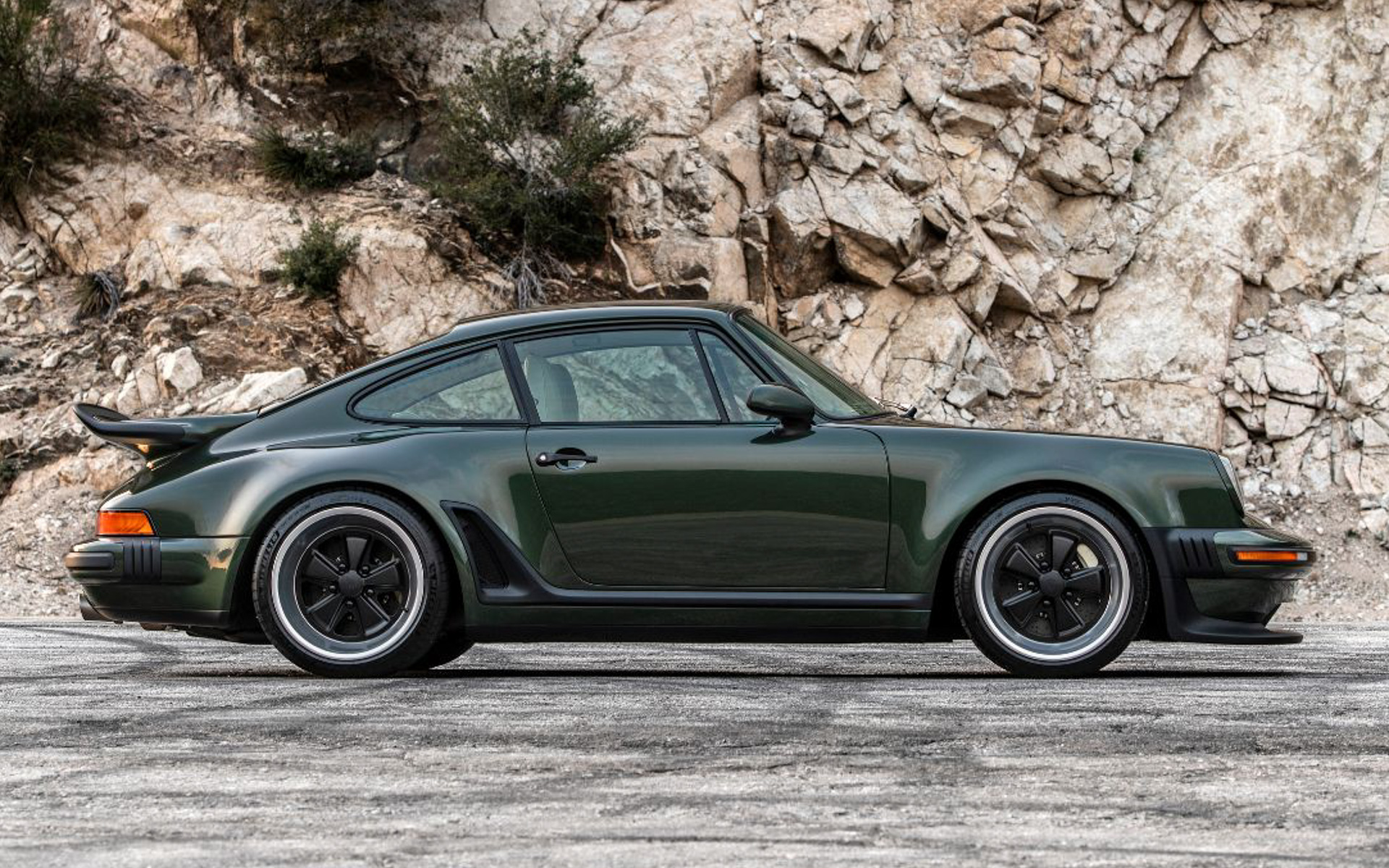 展示車のPorsche 911 Reimagined by Singer - Classic Turbo Services