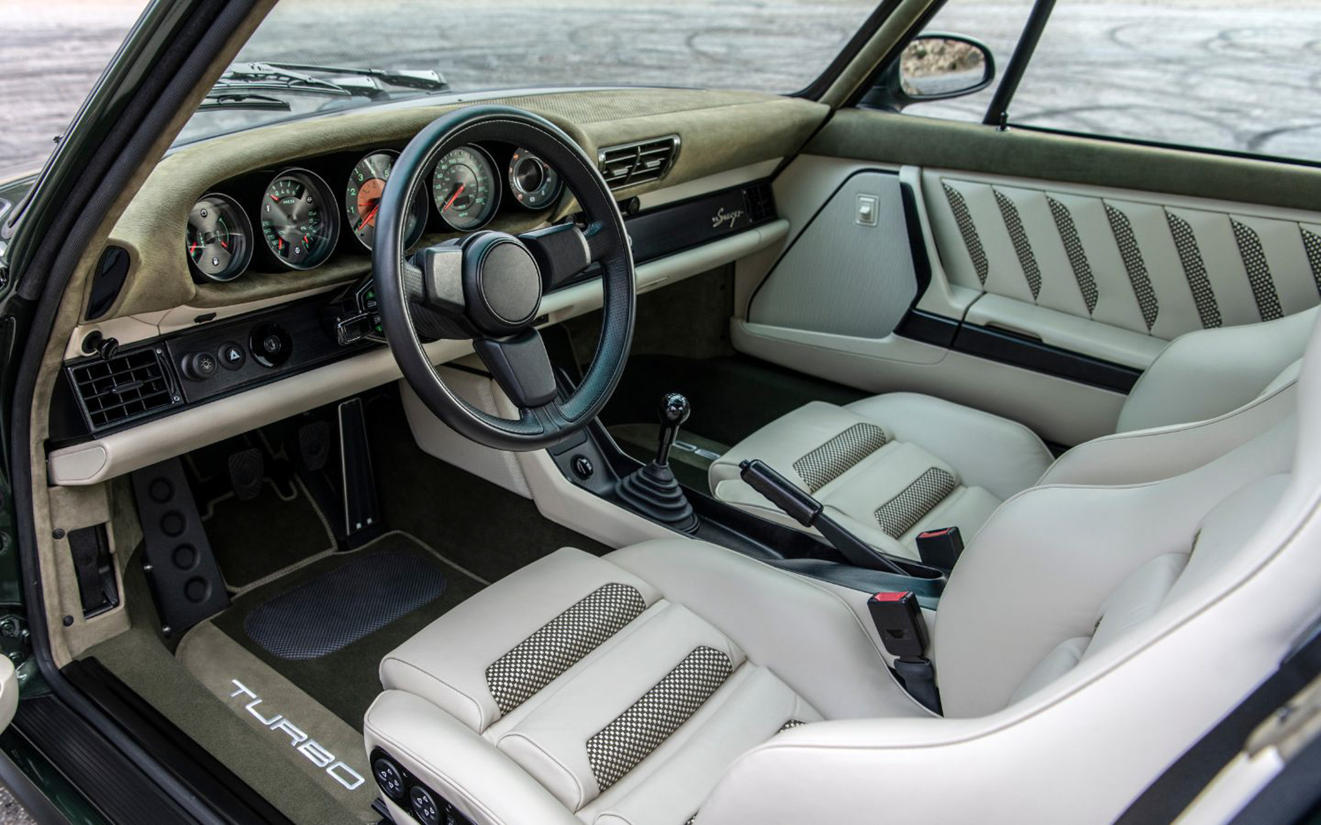 展示車のPorsche 911 Reimagined by Singer - Classic Turbo Services